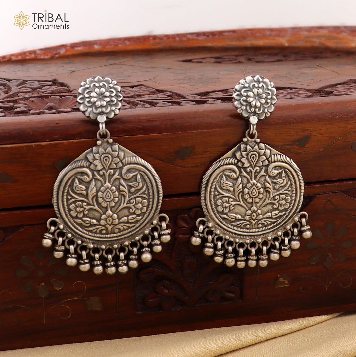 Cultural silver earrings, fashionable and versatile floral silver dangles an intricate ethnic pattern made by 925 sterling silver s1109