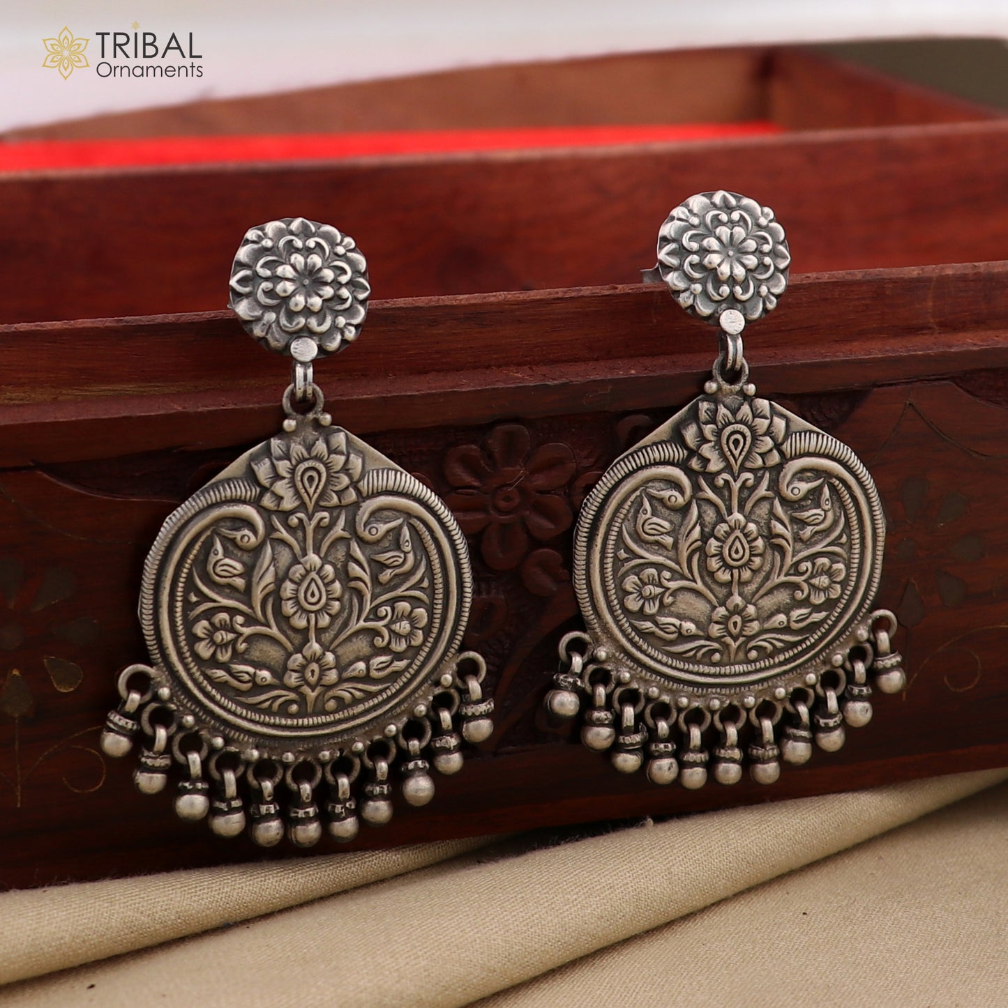 Cultural silver earrings, fashionable and versatile floral silver dangles an intricate ethnic pattern made by 925 sterling silver s1109
