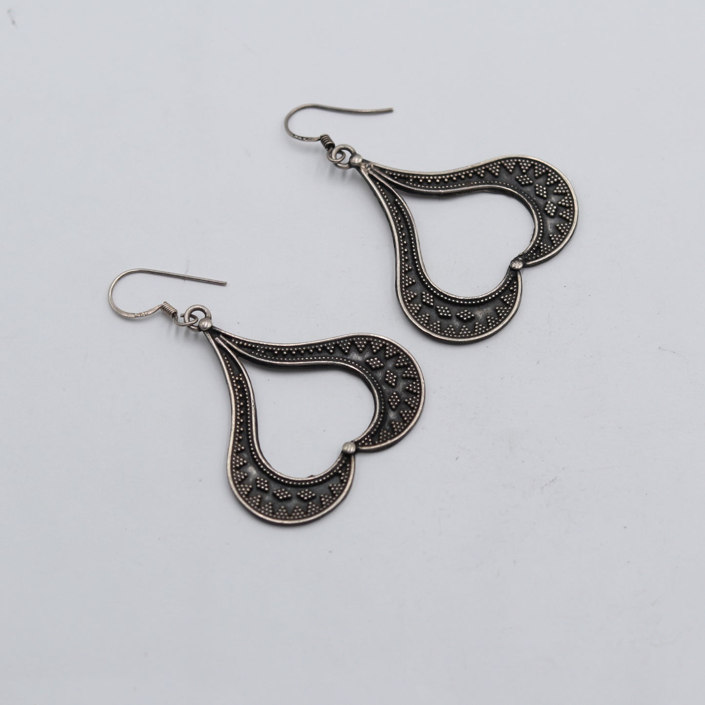 925 sterling silver heart shape and ethnic tribal design long drop dangle earring s1345 - TRIBAL ORNAMENTS