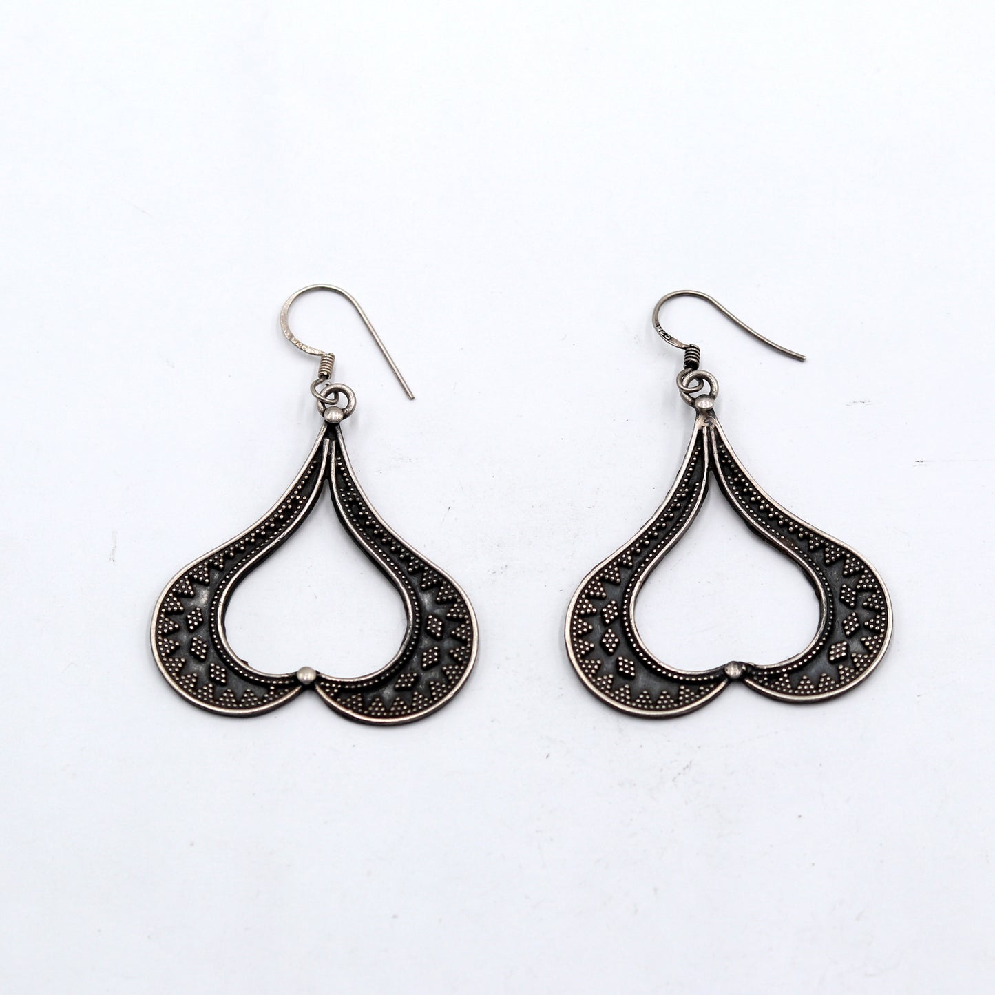 925 sterling silver heart shape and ethnic tribal design long drop dangle earring s1345 - TRIBAL ORNAMENTS