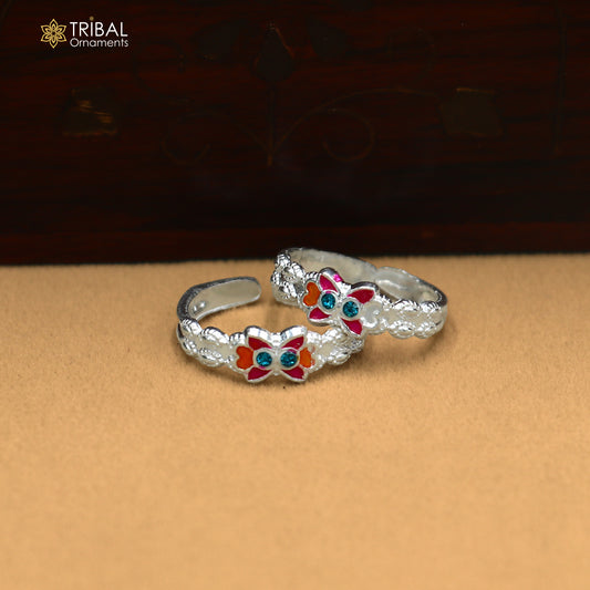 Stylish silver toe ring with Minakari work by TRIBAL ORNAMENTS, featuring intricate designs for women's bridal jewelry.