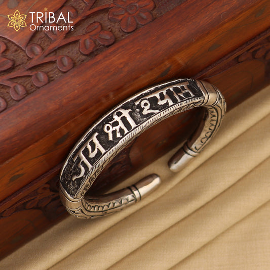 925 sterling silver Krishna Matra Kada bangle featuring "Jai Shri Shyam" design, unisex traditional jewelry by TRIBAL ORNAMENTS.
