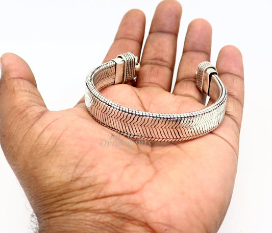 Unisex 925 sterling silver wheat chain bracelet with vintage handmade design, flexible and solid, from Rajasthan, India.