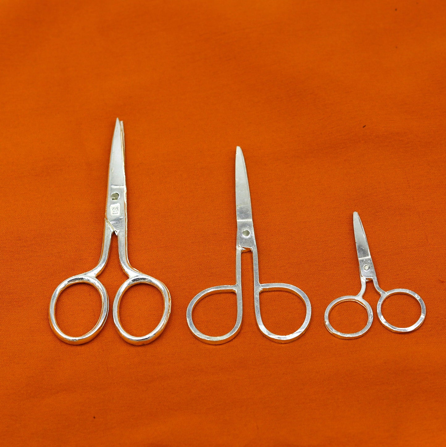 925 sterling silver handmade solid scissor, amazing unique silver tools for gifting to idols or puja articles su992 - TRIBAL ORNAMENTS