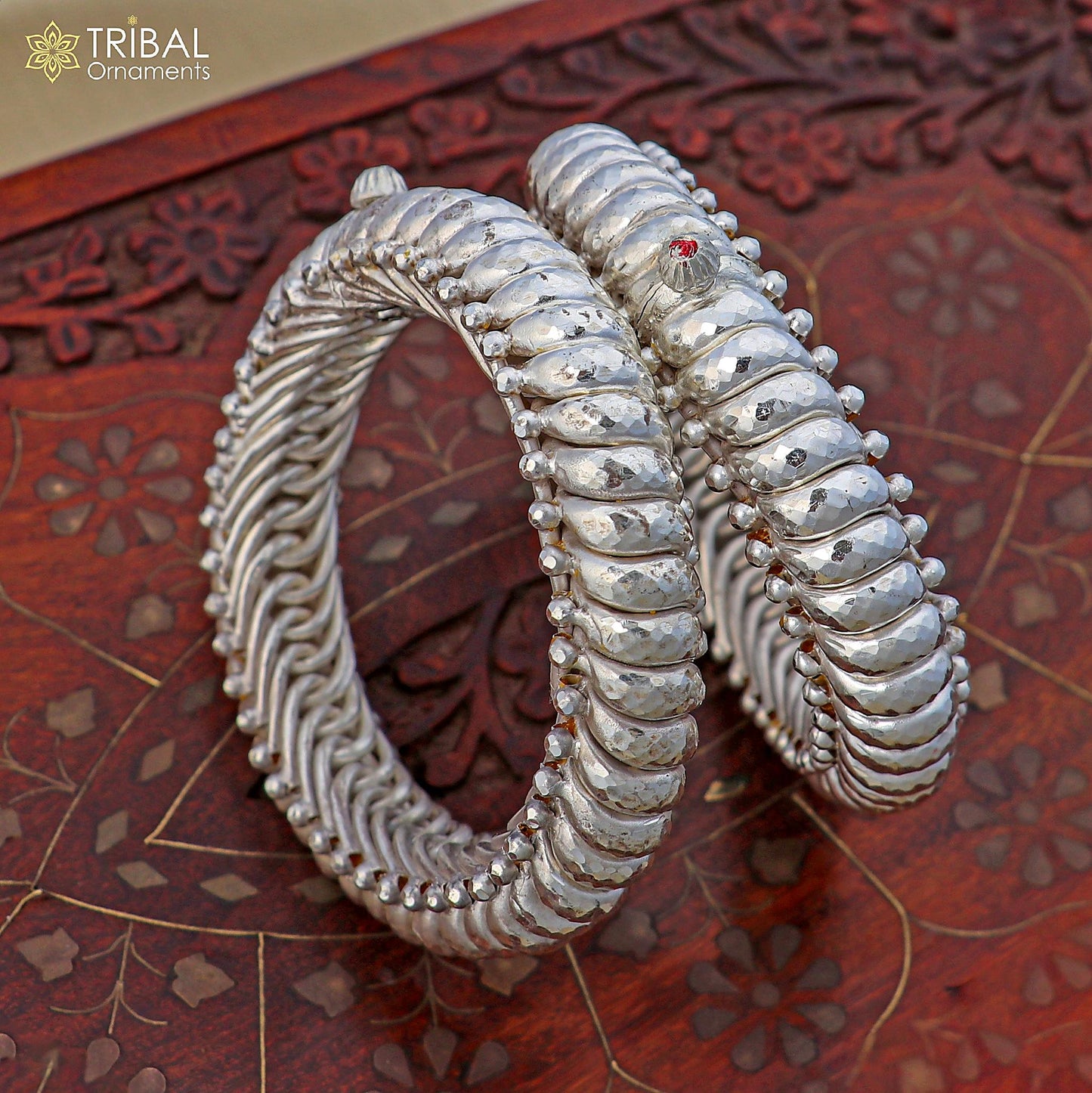 Sterling silver vintage spiral sutli design bangle by TRIBAL ORNAMENTS, featuring a handcrafted tribal jewelry style.