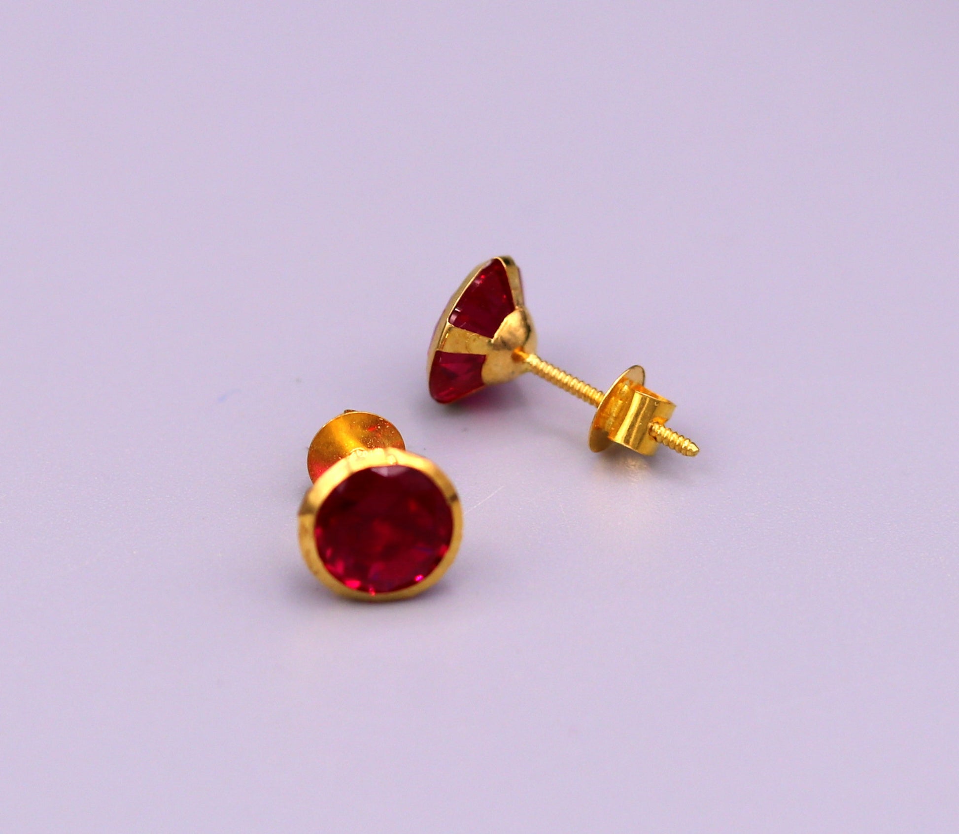 18Karat yellow gold gorgeous red cubic zircon stone amazing 6 mm stud earring excellent vintage antique design er88 - TRIBAL ORNAMENTS