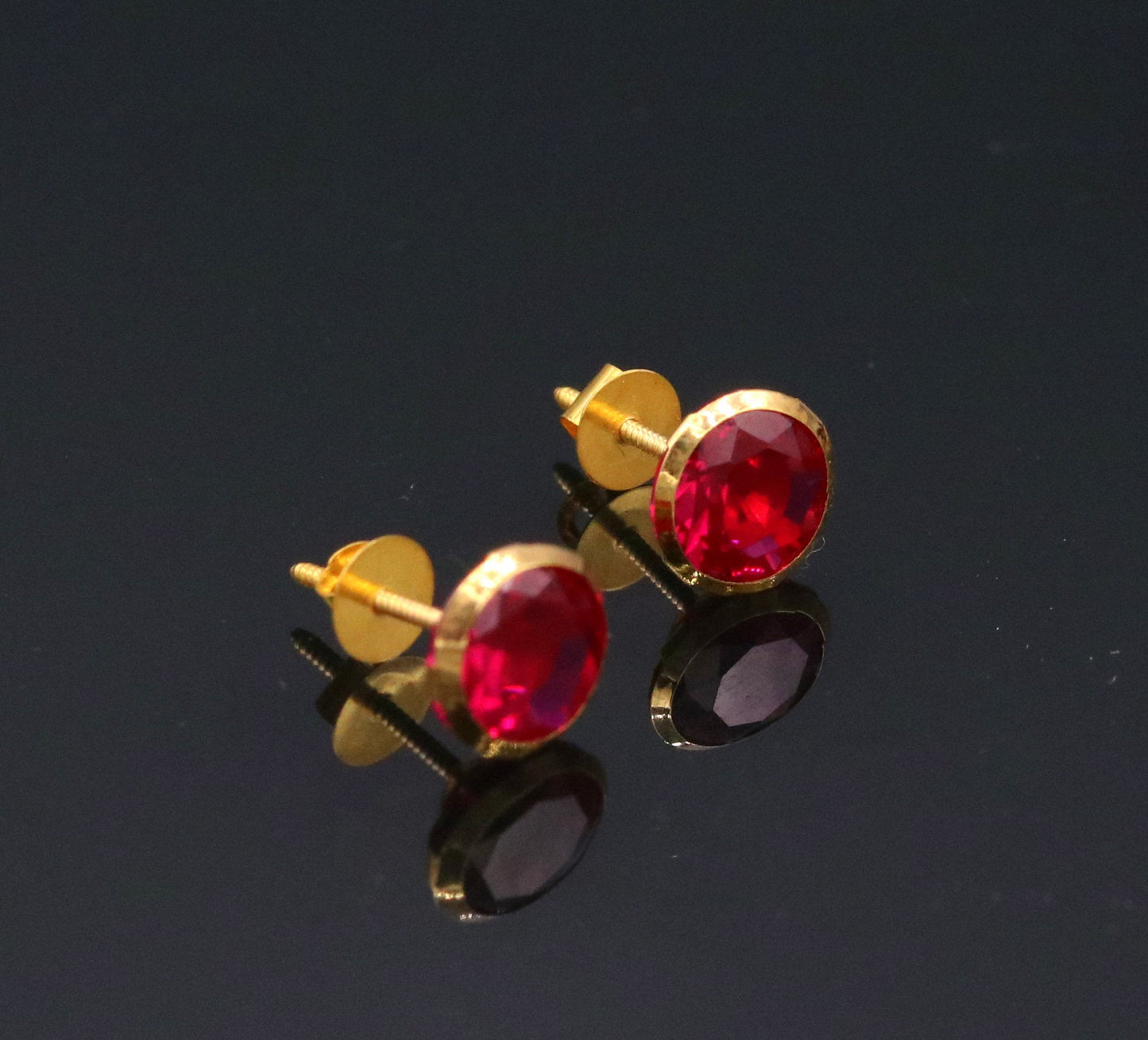 18Karat yellow gold gorgeous red cubic zircon stone amazing 6 mm stud earring excellent vintage antique design er88 - TRIBAL ORNAMENTS