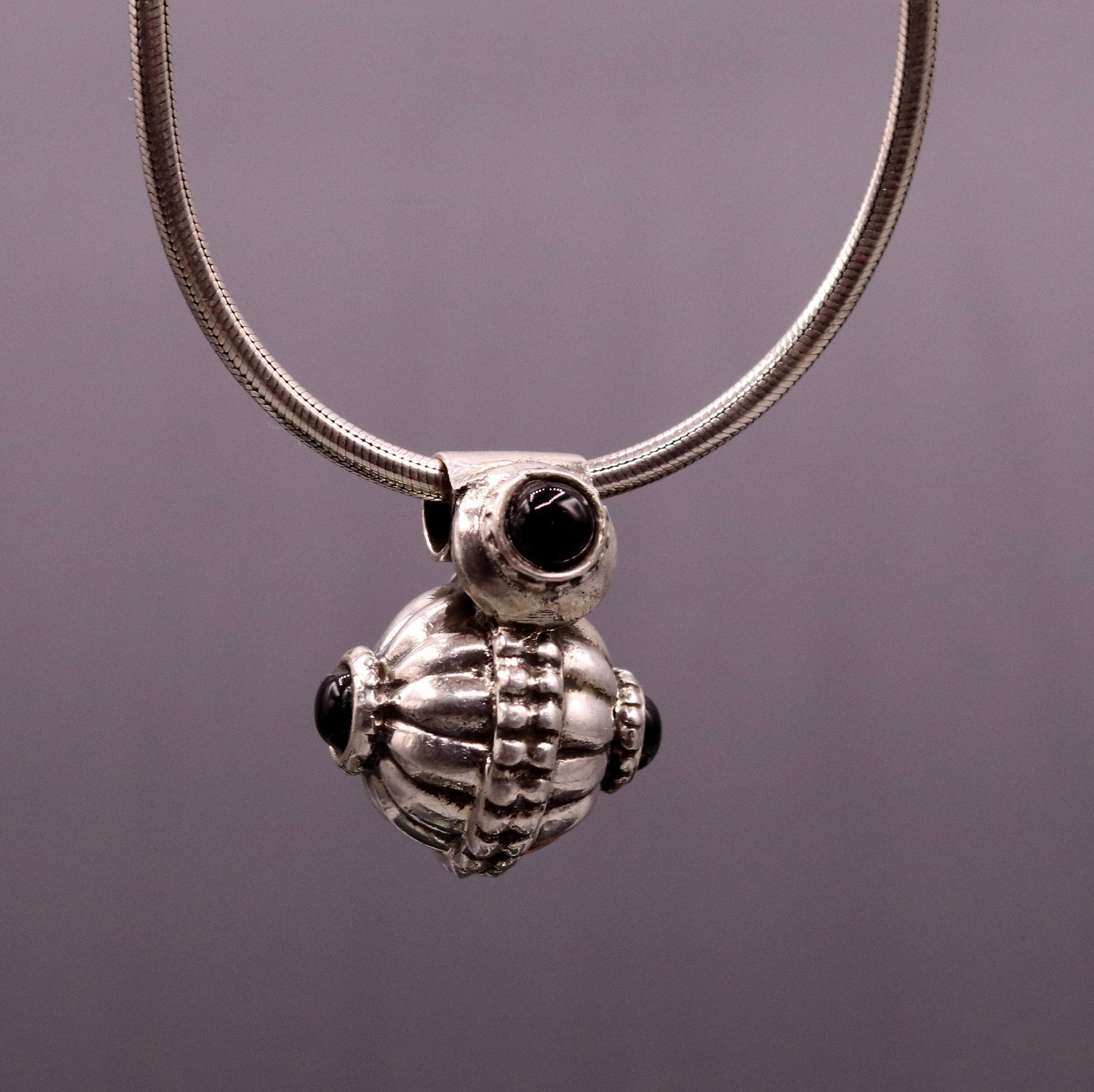 Fabulous 925 sterling silver handmade vintage antique design black stone pendant necklace tribal jewelry form india nsp77 - TRIBAL ORNAMENTS