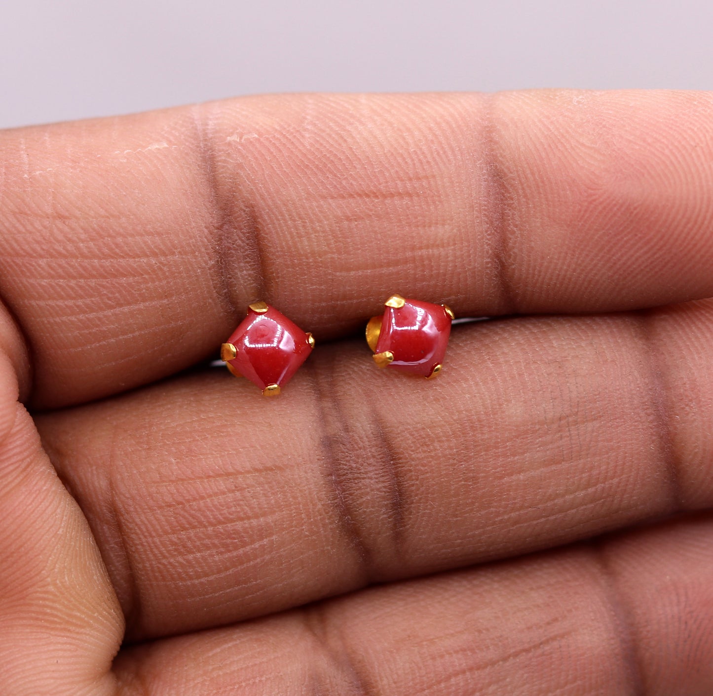 Fabulous Red color stone 18kt yellow gold handmade stud earring excellent daily use gifting light weight jewelry india er99 - TRIBAL ORNAMENTS