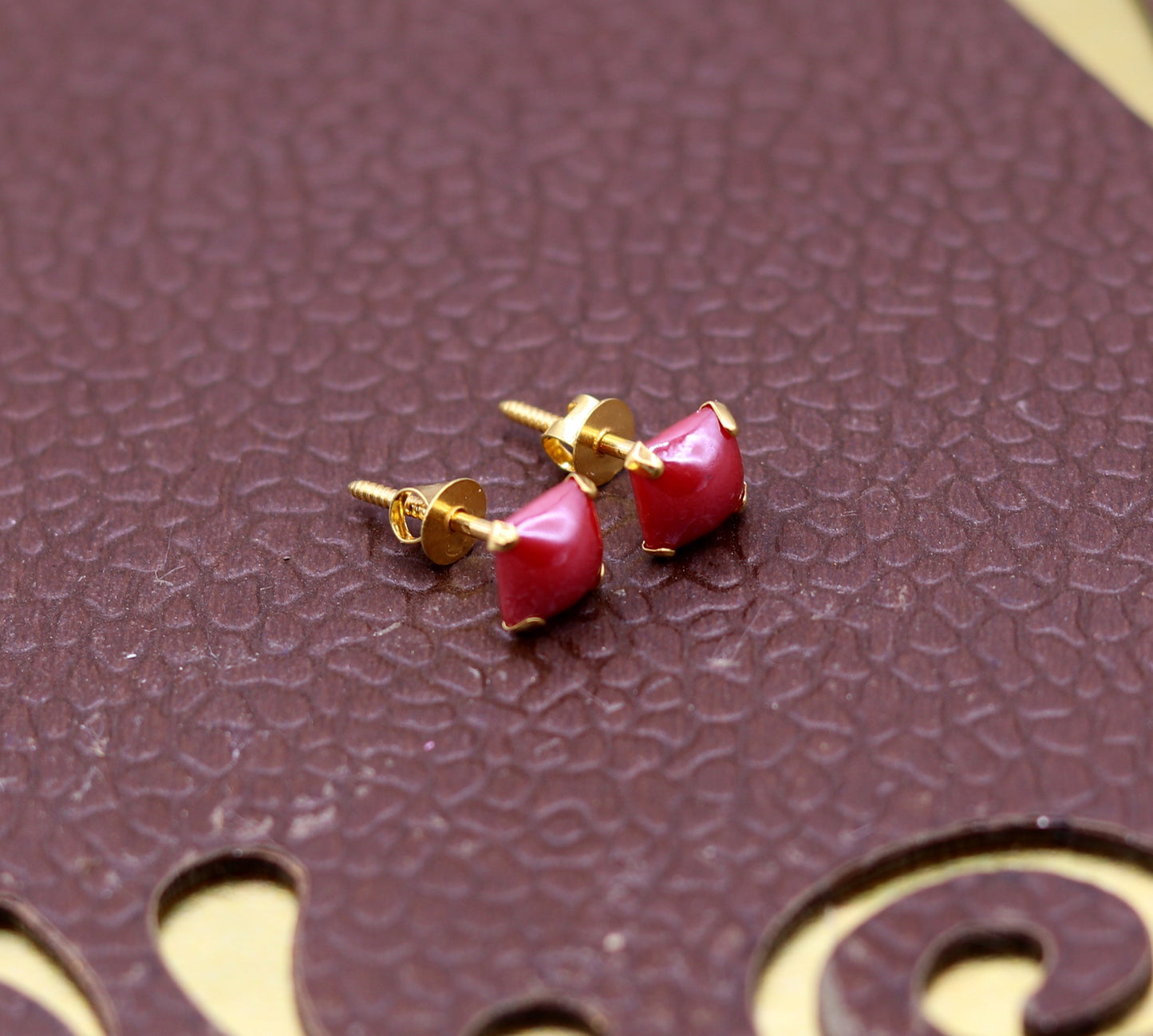 Fabulous Red color stone 18kt yellow gold handmade stud earring excellent daily use gifting light weight jewelry india er99 - TRIBAL ORNAMENTS