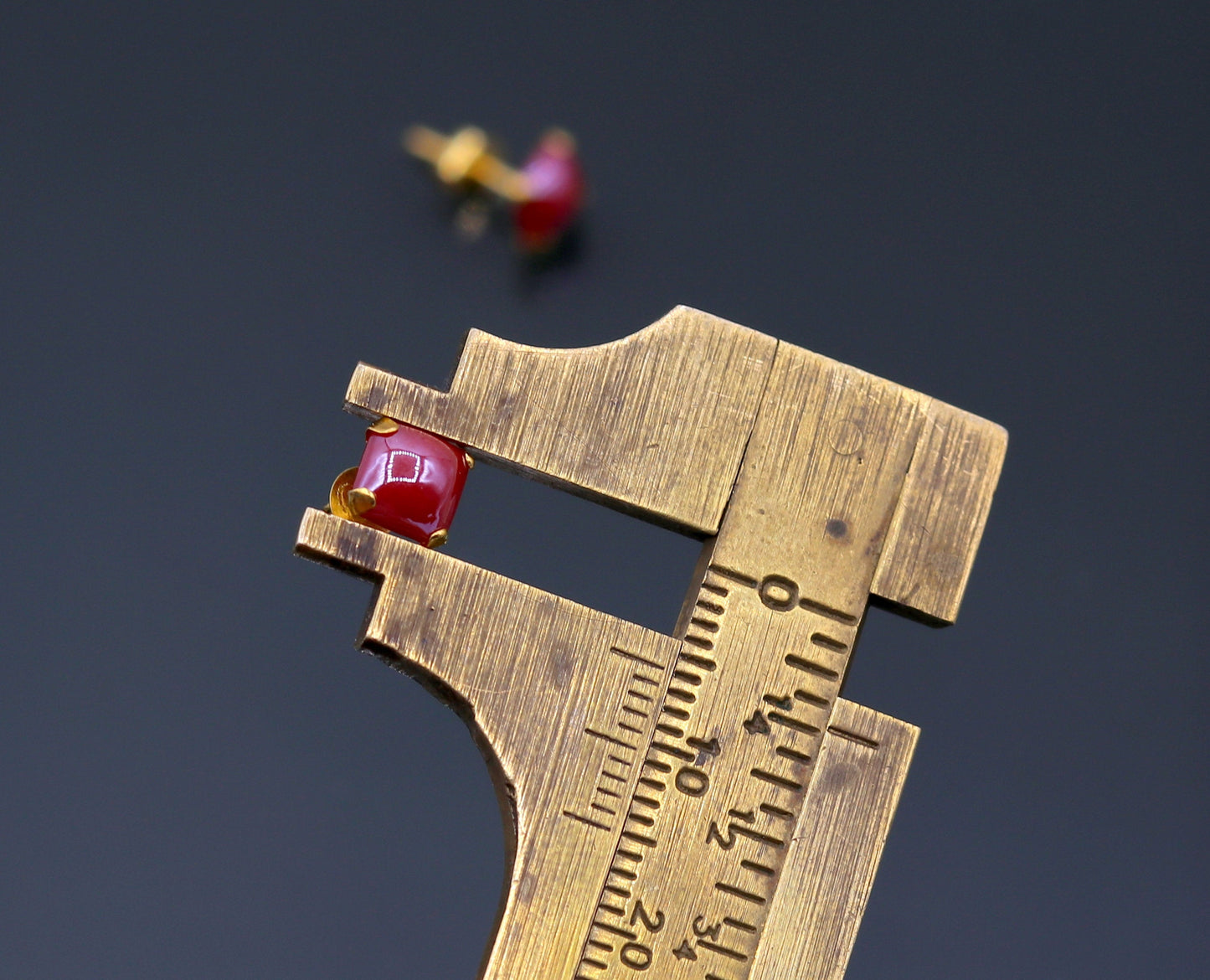 Fabulous Red color stone 18kt yellow gold handmade stud earring excellent daily use gifting light weight jewelry india er99 - TRIBAL ORNAMENTS