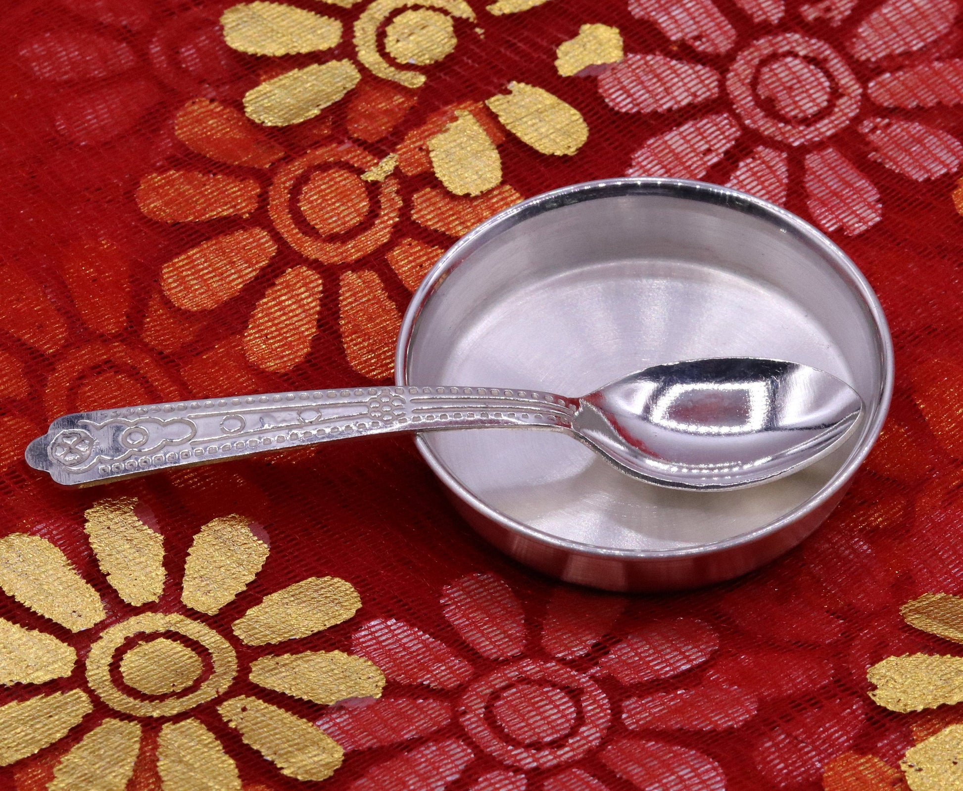 99.99 pure silver handmade silver small baby plate and spoon set, silver has antibacterial properties for stay healthy, silver vessels sv10 - TRIBAL ORNAMENTS