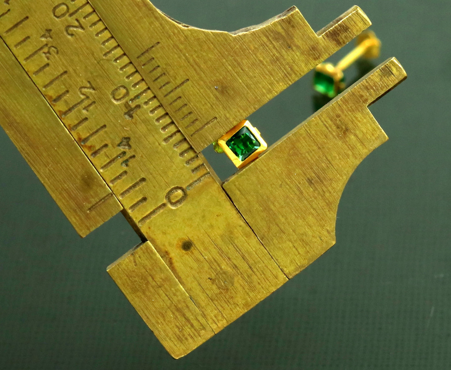 3MM OR 4mm single Green stone 18kt yellow gold handmade square shape fabulous screw back stud earring or nose pin unisex jewelry er121 - TRIBAL ORNAMENTS