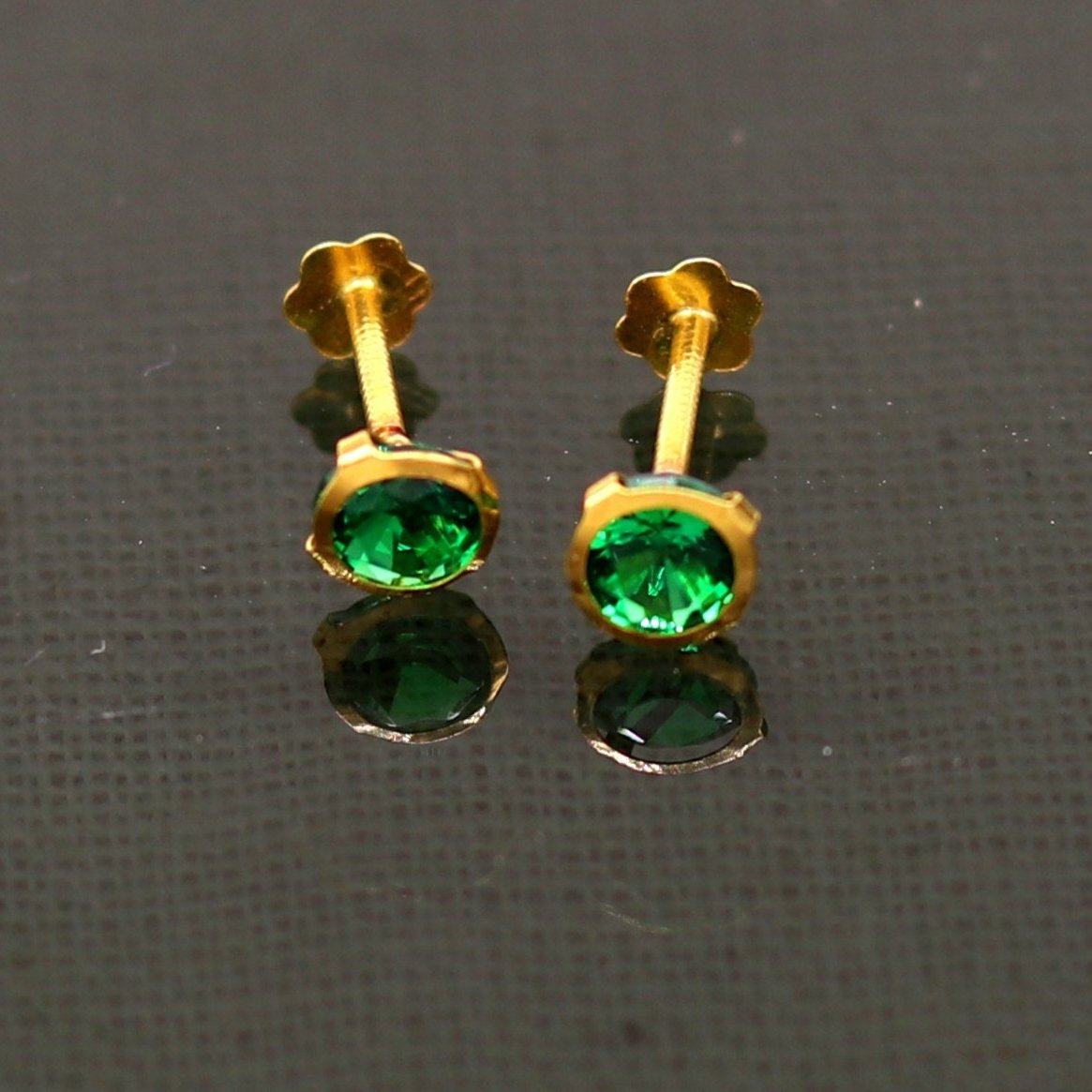 4mm 18k yellow gold handmade fabulous green cubic zircon stone excellent antique vintage design stud earrings pair unisex jewelry er115 - TRIBAL ORNAMENTS