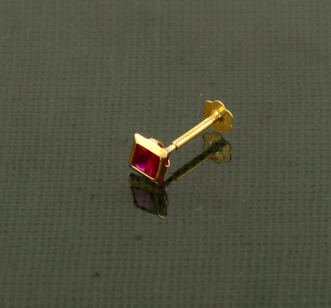 3MM/3.5/4mm single red stone 18kt yellow gold handmade square shape fabulous screw back stud earring or nose in unisex jewelry er122 - TRIBAL ORNAMENTS