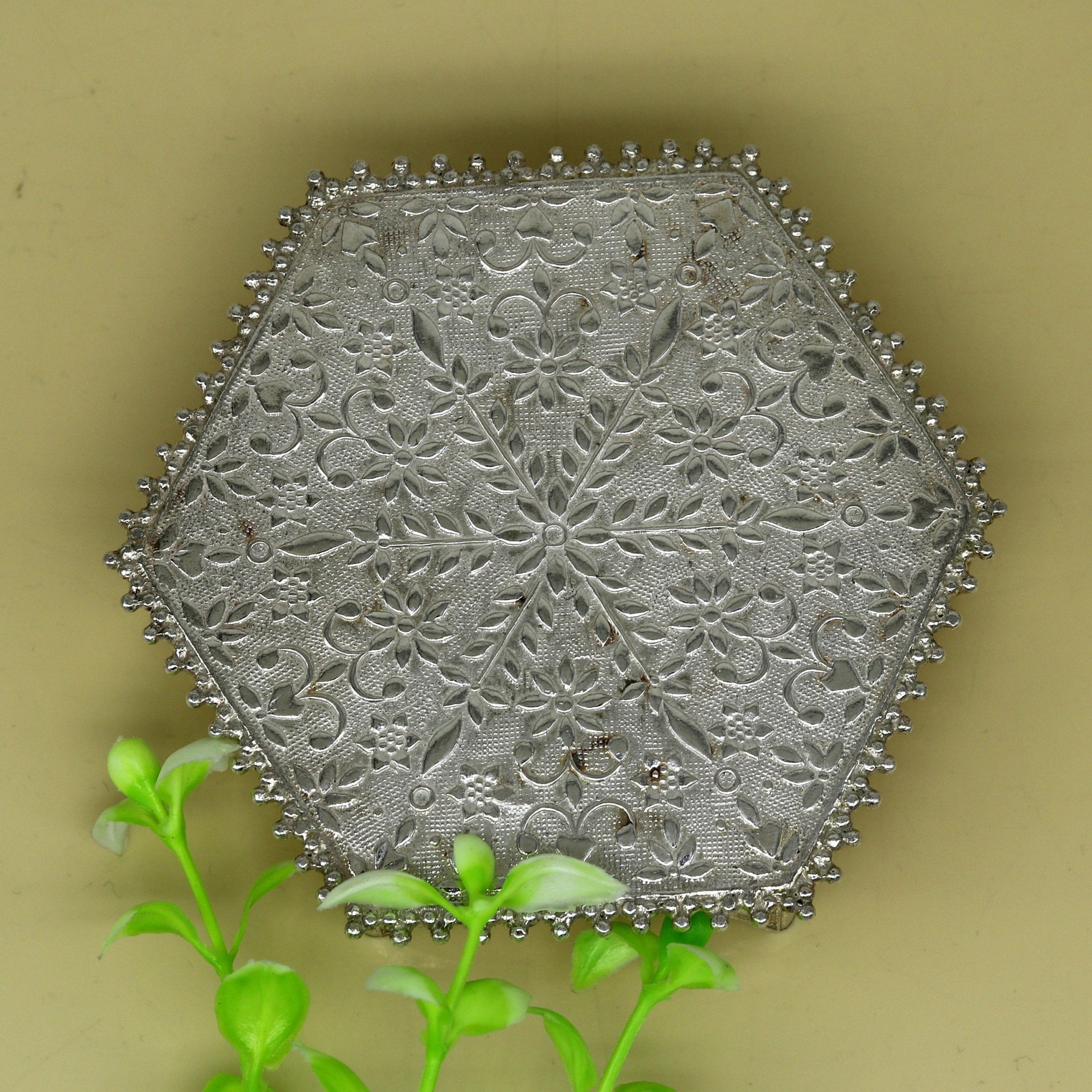 Sterling silver handmade solid silver gorgeous silver handcrafted customize mini table/bazot, excellent home puja utensils temple art nsv83 - TRIBAL ORNAMENTS