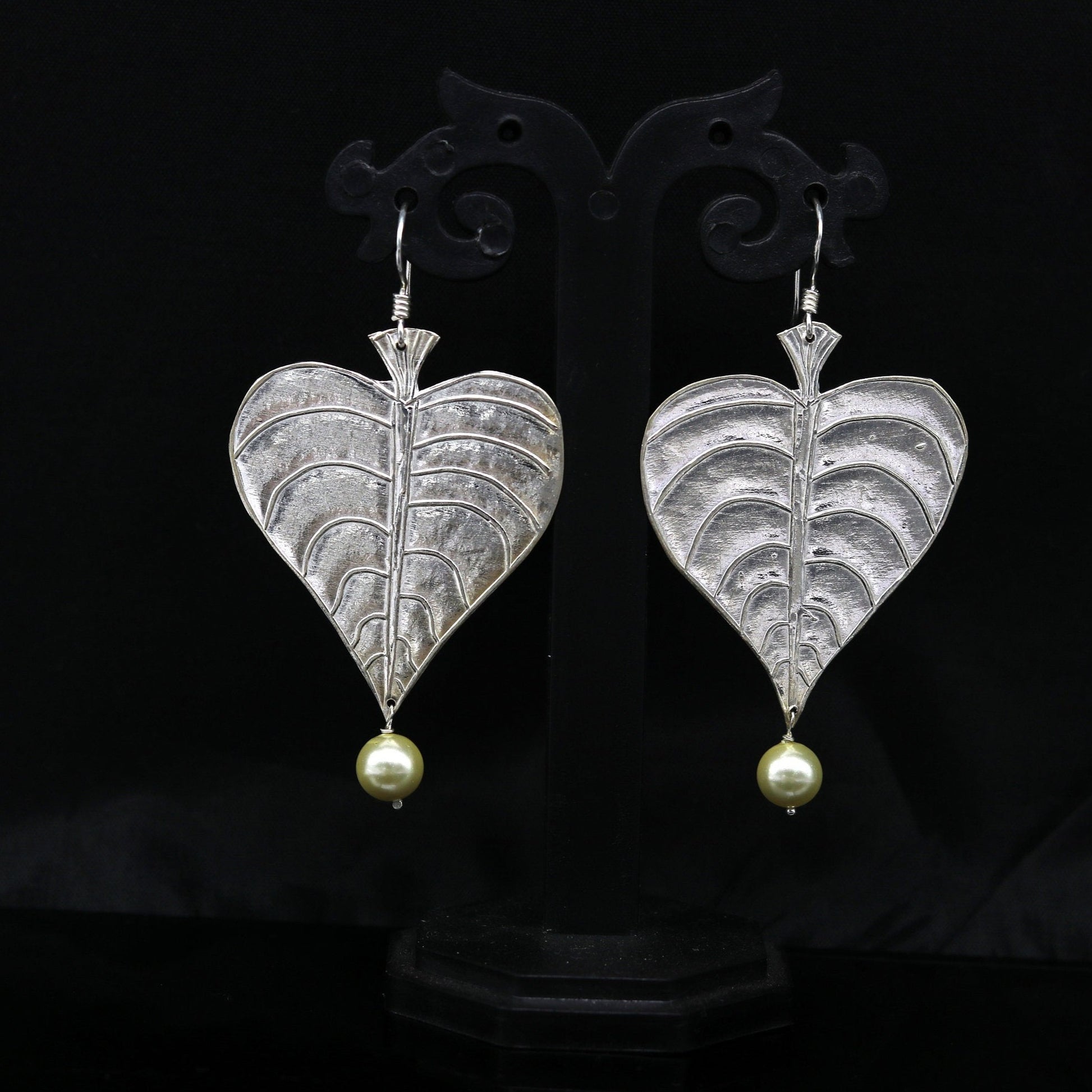 925 sterling silver handmade peepal tree leaf earring with pretty hanging pearl, excellent customized hoops earring summer collection ear490 - TRIBAL ORNAMENTS