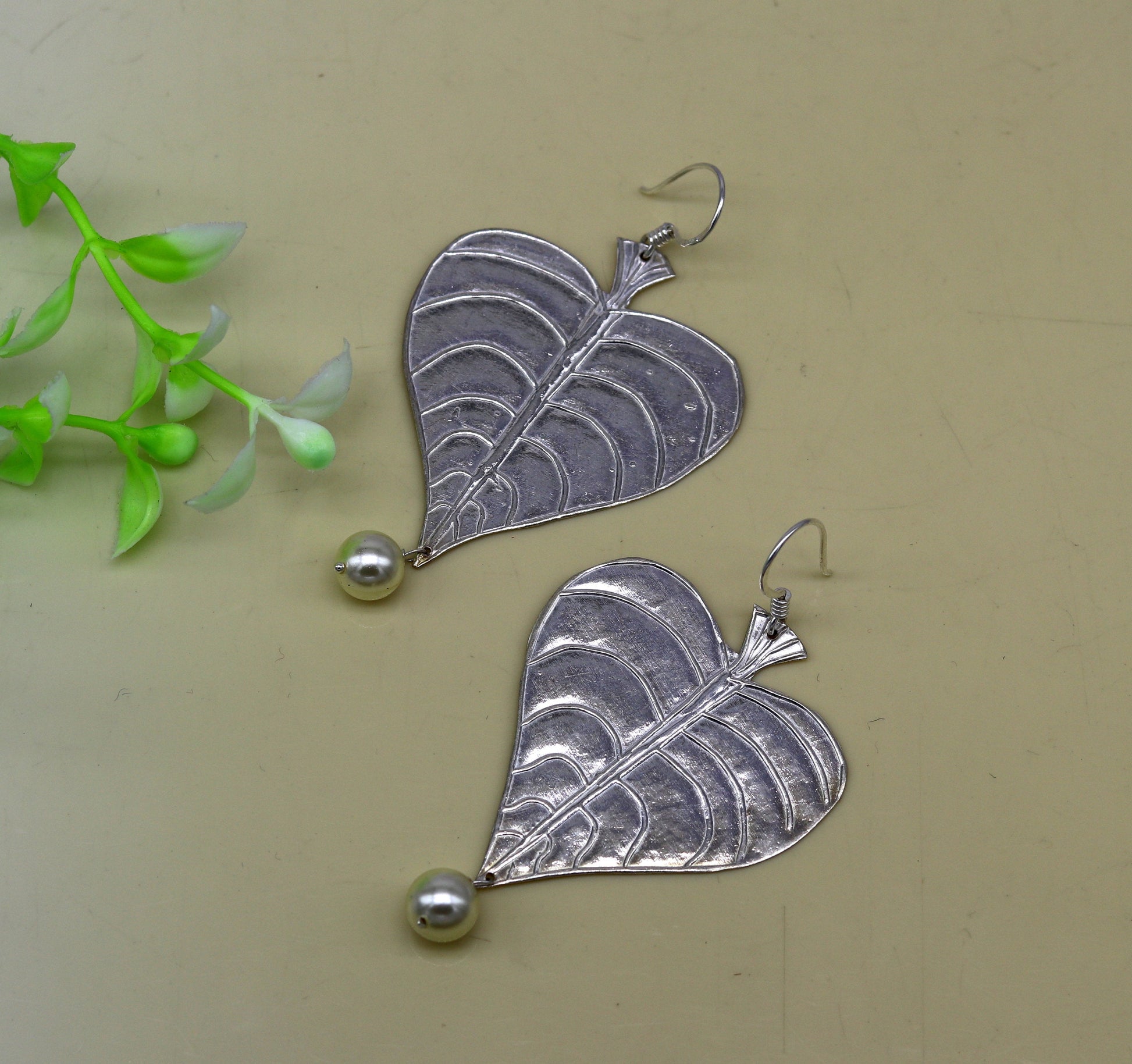 925 sterling silver handmade peepal tree leaf earring with pretty hanging pearl, excellent customized hoops earring summer collection ear490 - TRIBAL ORNAMENTS