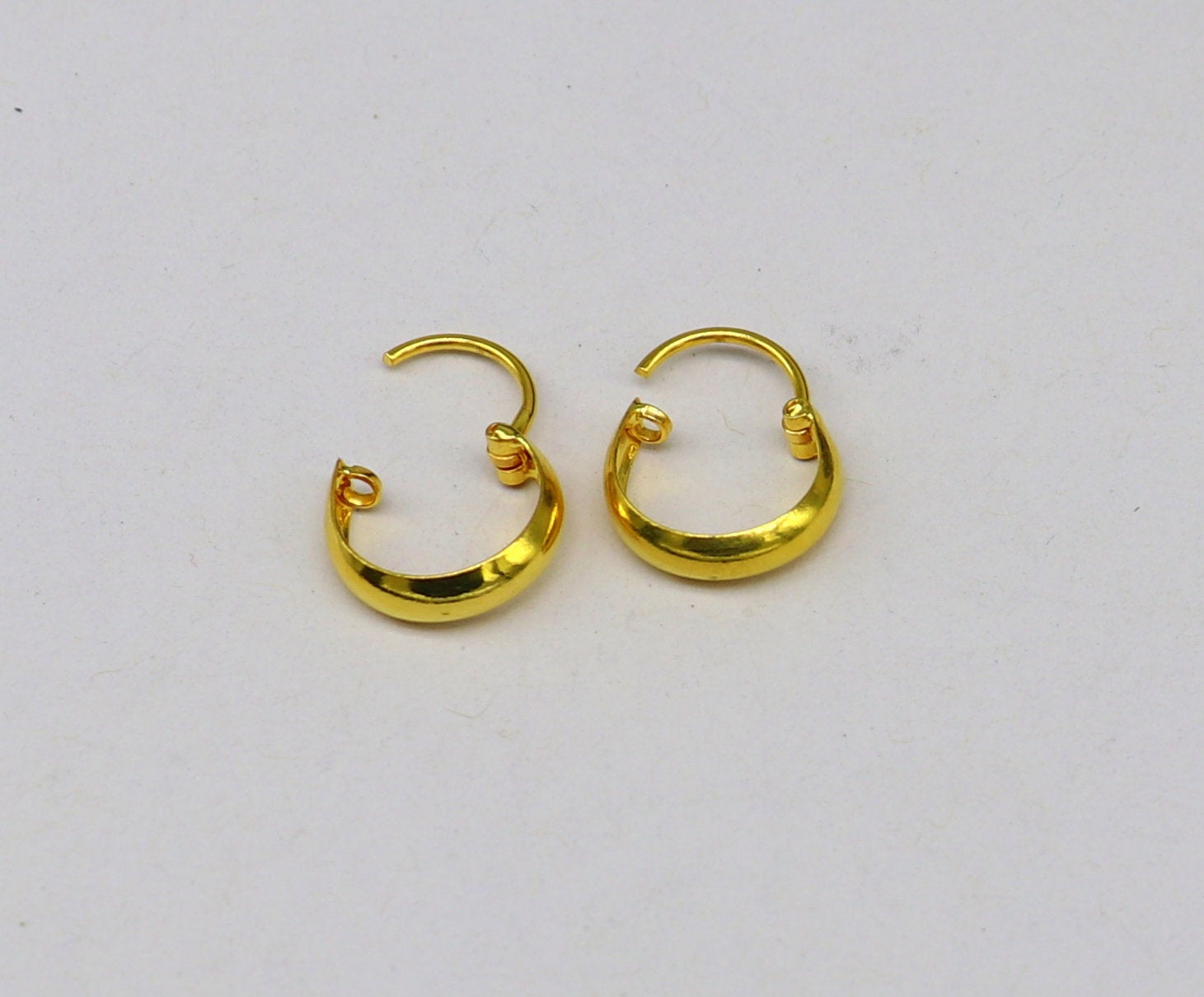 18kt yellow fine gold handmade customized hoops earring, excellent brides made clip on earring, Huggie Hoop Earrings jewelry ho67 - TRIBAL ORNAMENTS