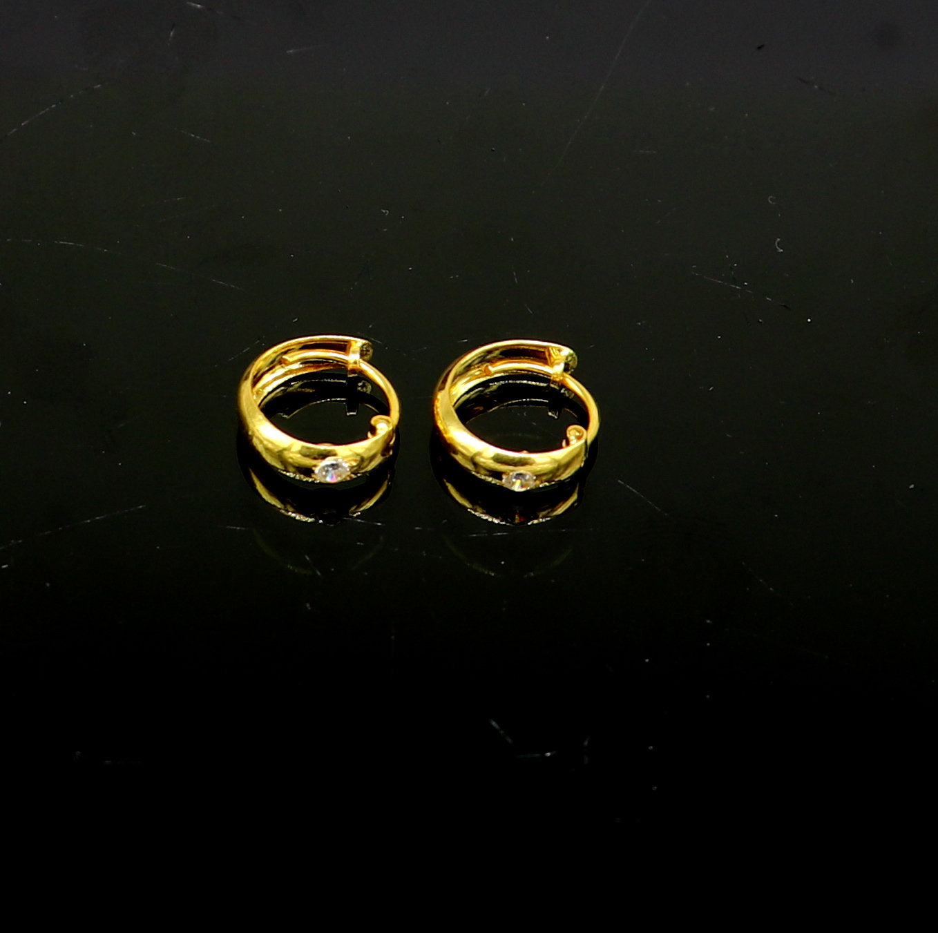 18kt yellow fine gold single stone hoops earring, excellent brides made clip on earring, Huggie Hoop Earrings jewelry gifting ho69 - TRIBAL ORNAMENTS