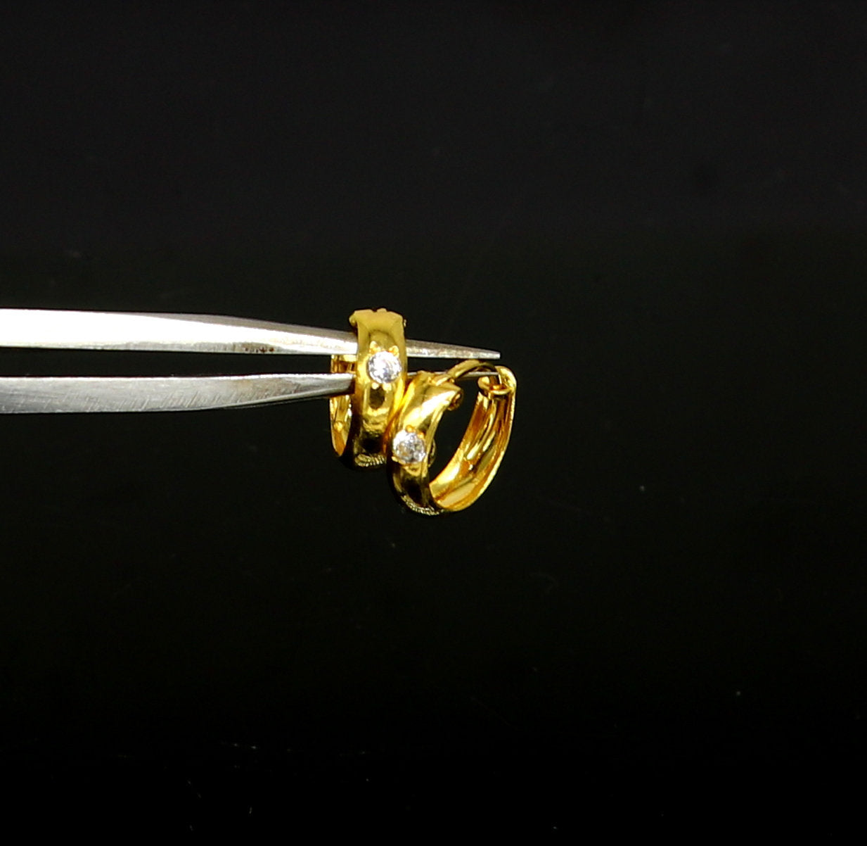 18kt yellow fine gold single stone hoops earring, excellent brides made clip on earring, Huggie Hoop Earrings jewelry gifting ho69 - TRIBAL ORNAMENTS