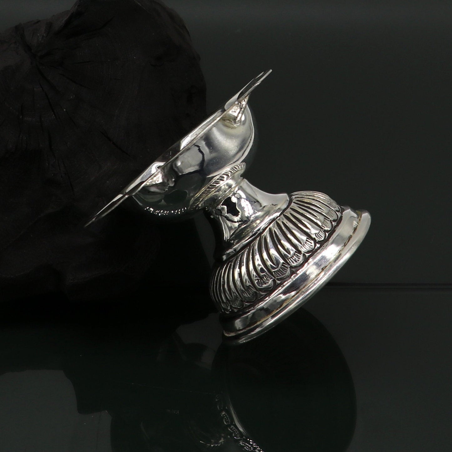 925 pure sterling silver chitai work kandrai work design oil lamp, silver Deepak, silver temple article, puja utensils art figurine su142 - TRIBAL ORNAMENTS