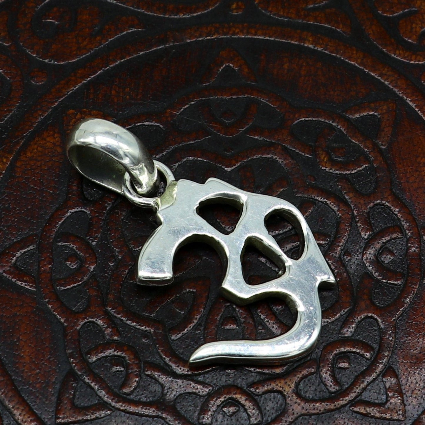 925 fine pure silver Aum pendant, fabulous shiny customized pendant, best gifting vintage ethnic style pendant necklace ssp415 - TRIBAL ORNAMENTS