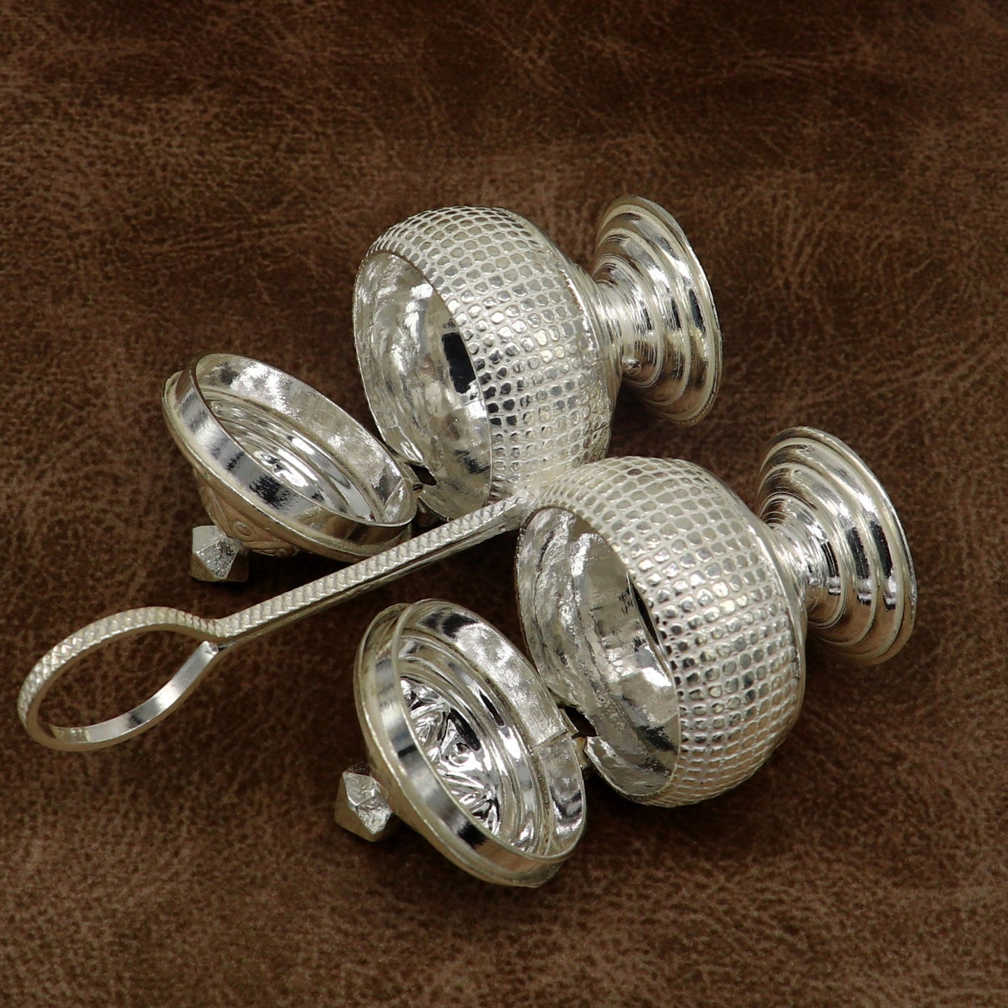 Vintage design 925 sterling silver trinket box, excellent kumkum/ sindur, sandal, saffron tilak box, brides gift or puja utensils su182 - TRIBAL ORNAMENTS