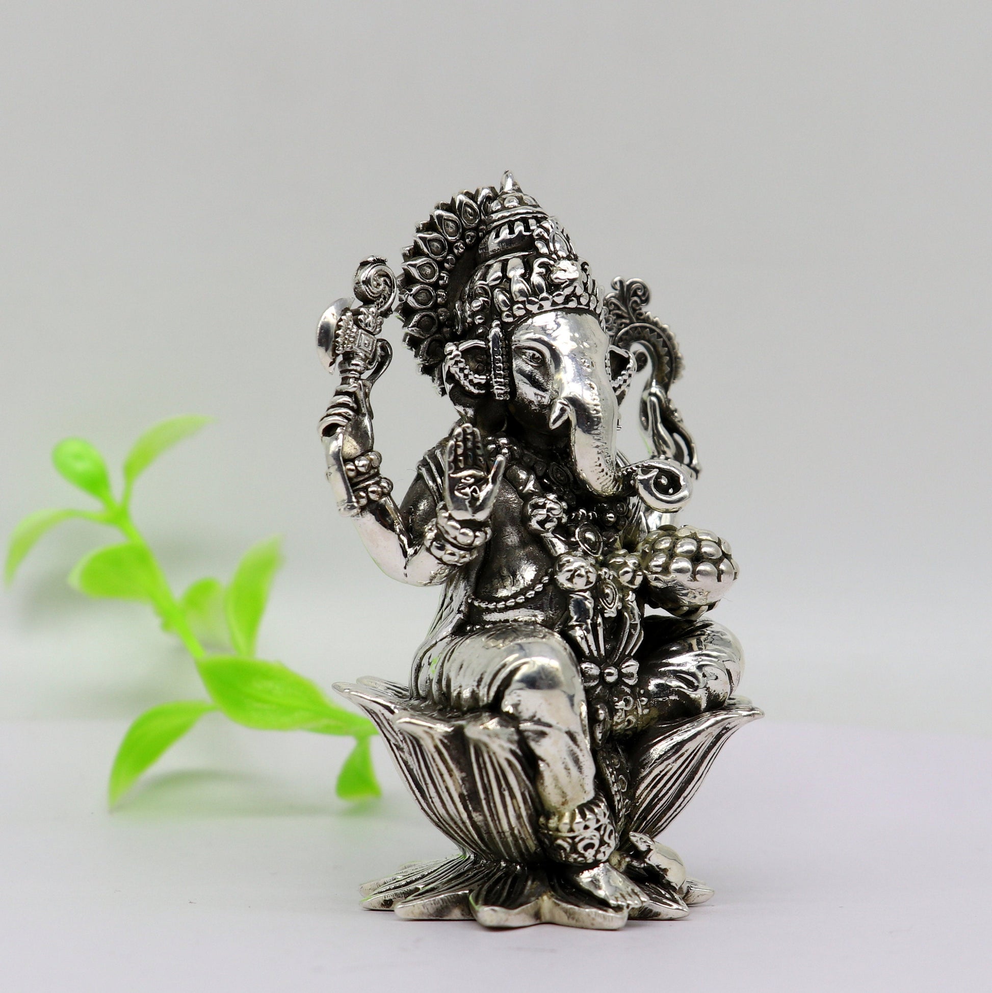 925 Sterling silver Lord Ganesh Idol, Pooja Articles, Silver Idols Figurine, handcrafted Lord Ganesh statue sculpture gifting art su212 - TRIBAL ORNAMENTS