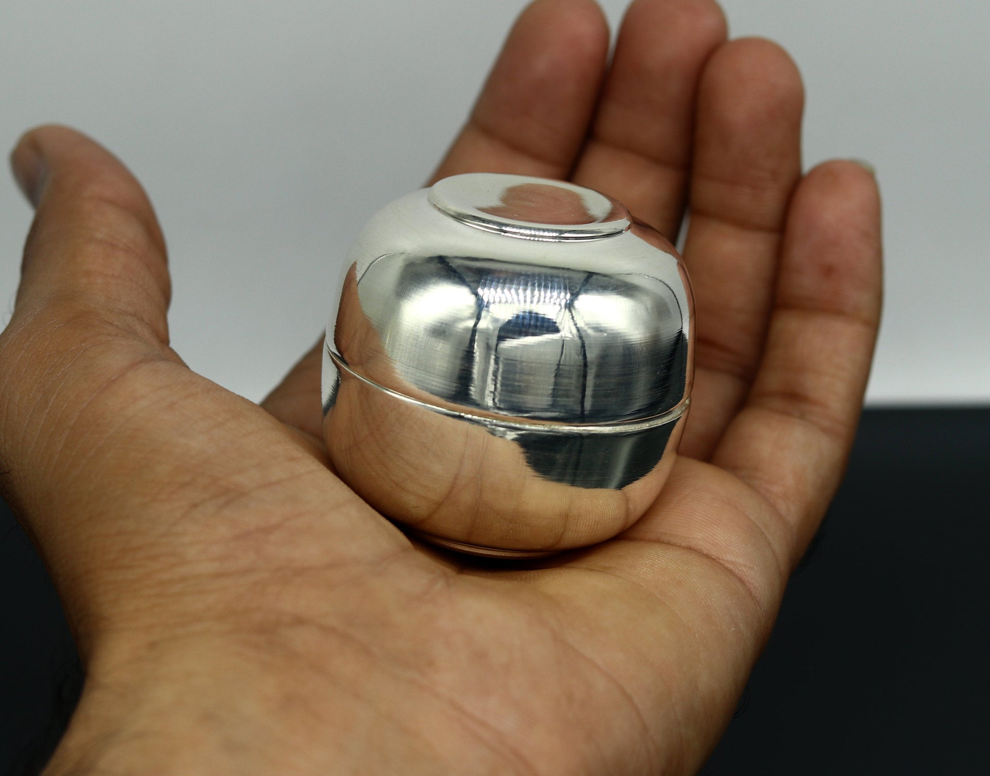 999 fine silver handmade gorgeous small idol's Prasad box, trinket box, container box, brides sindur box, solid silver article utensil sv184 - TRIBAL ORNAMENTS