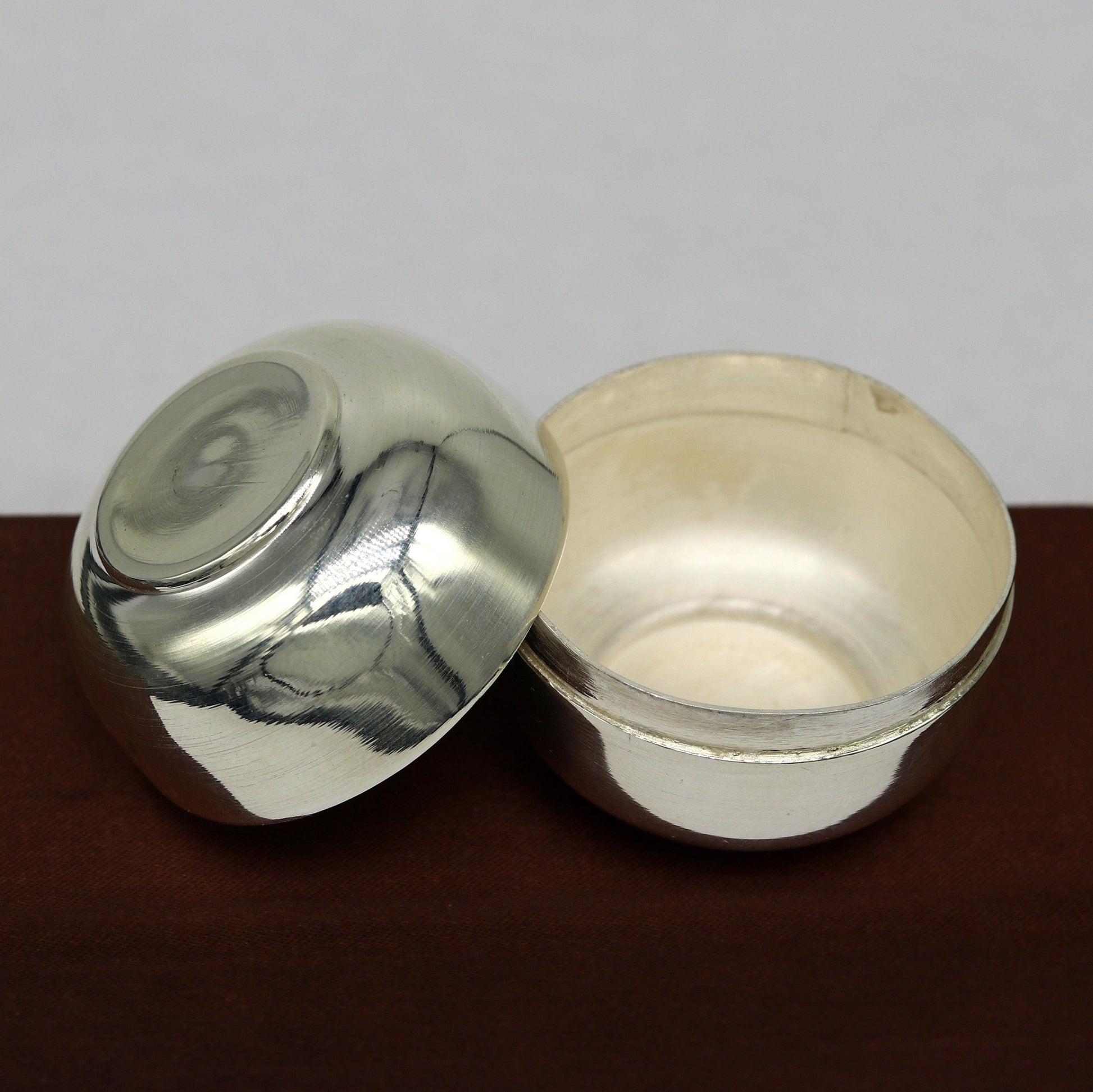 999 fine silver handmade gorgeous small idol's Prasad box, trinket box, container box, brides sindur box, solid silver article utensil sv184 - TRIBAL ORNAMENTS