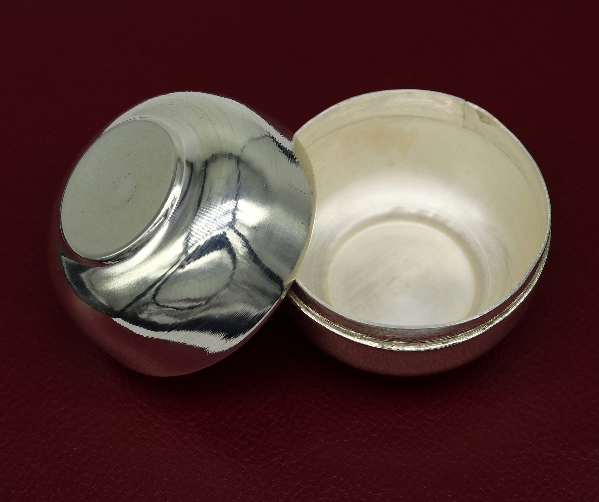 999 fine silver handmade gorgeous small idol's Prasad box, trinket box, container box, brides sindur box, solid silver article utensil sv184 - TRIBAL ORNAMENTS