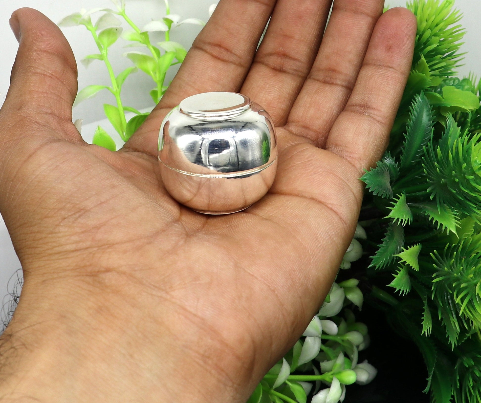 999 fine silver handmade gorgeous small Prasadam bowl or box, trinket box, container box, brides Sindur box, solid silver article sv186 - TRIBAL ORNAMENTS