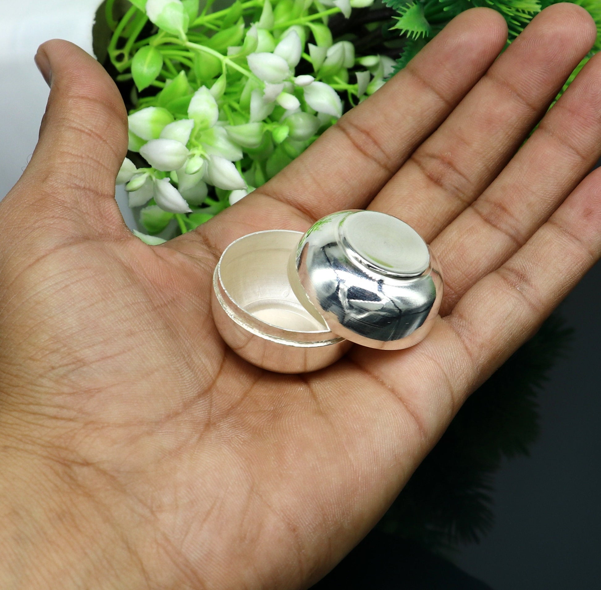 999 fine silver handmade gorgeous small Prasadam bowl or box, trinket box, container box, brides Sindur box, solid silver article sv186 - TRIBAL ORNAMENTS