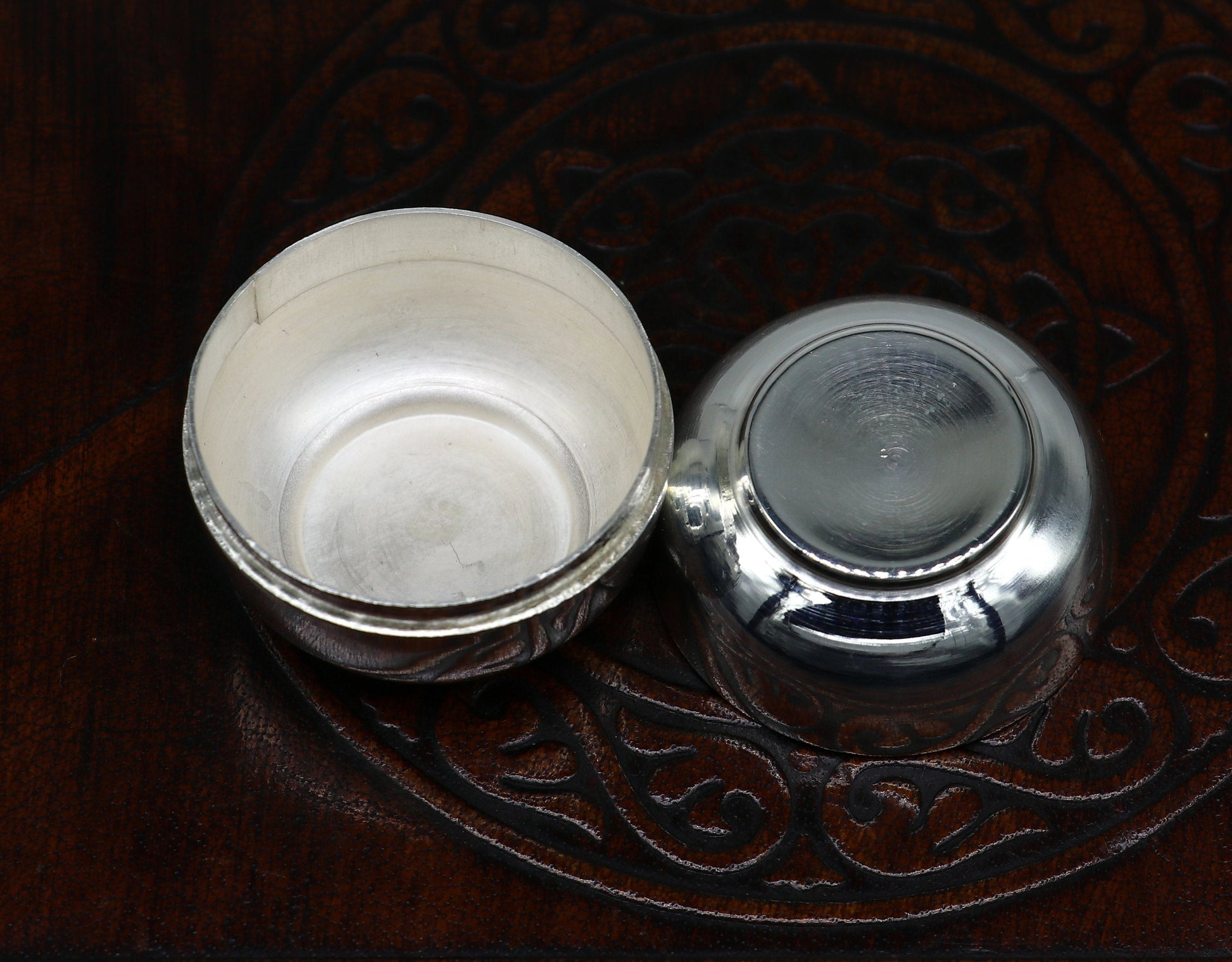 999 fine silver handmade gorgeous small Prasadam bowl or box, trinket box, container box, brides Sindur box, solid silver article sv186 - TRIBAL ORNAMENTS