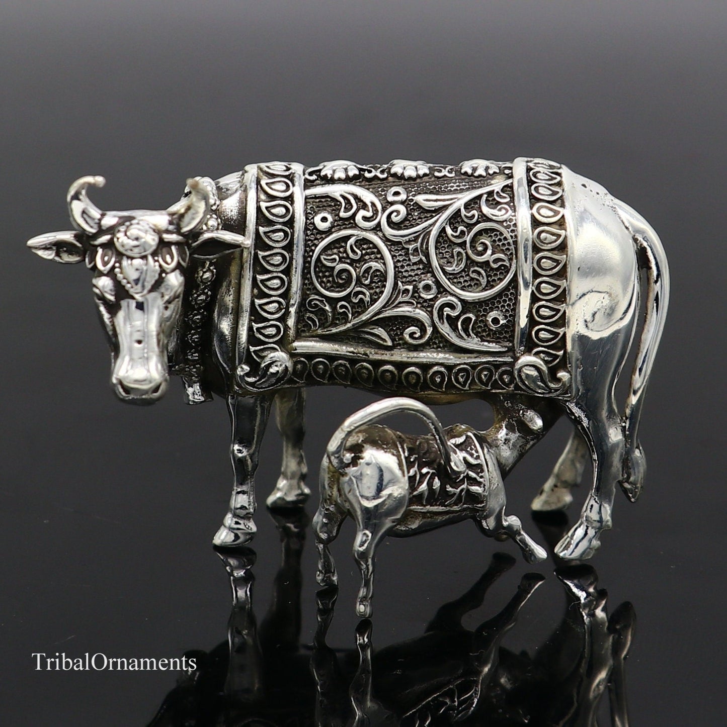 Divine cow with calf 925 sterling silver vintage Nakshi work design Kamdhenu cow, deity's cow, wishing cow, silver worshipping puja art115 - TRIBAL ORNAMENTS