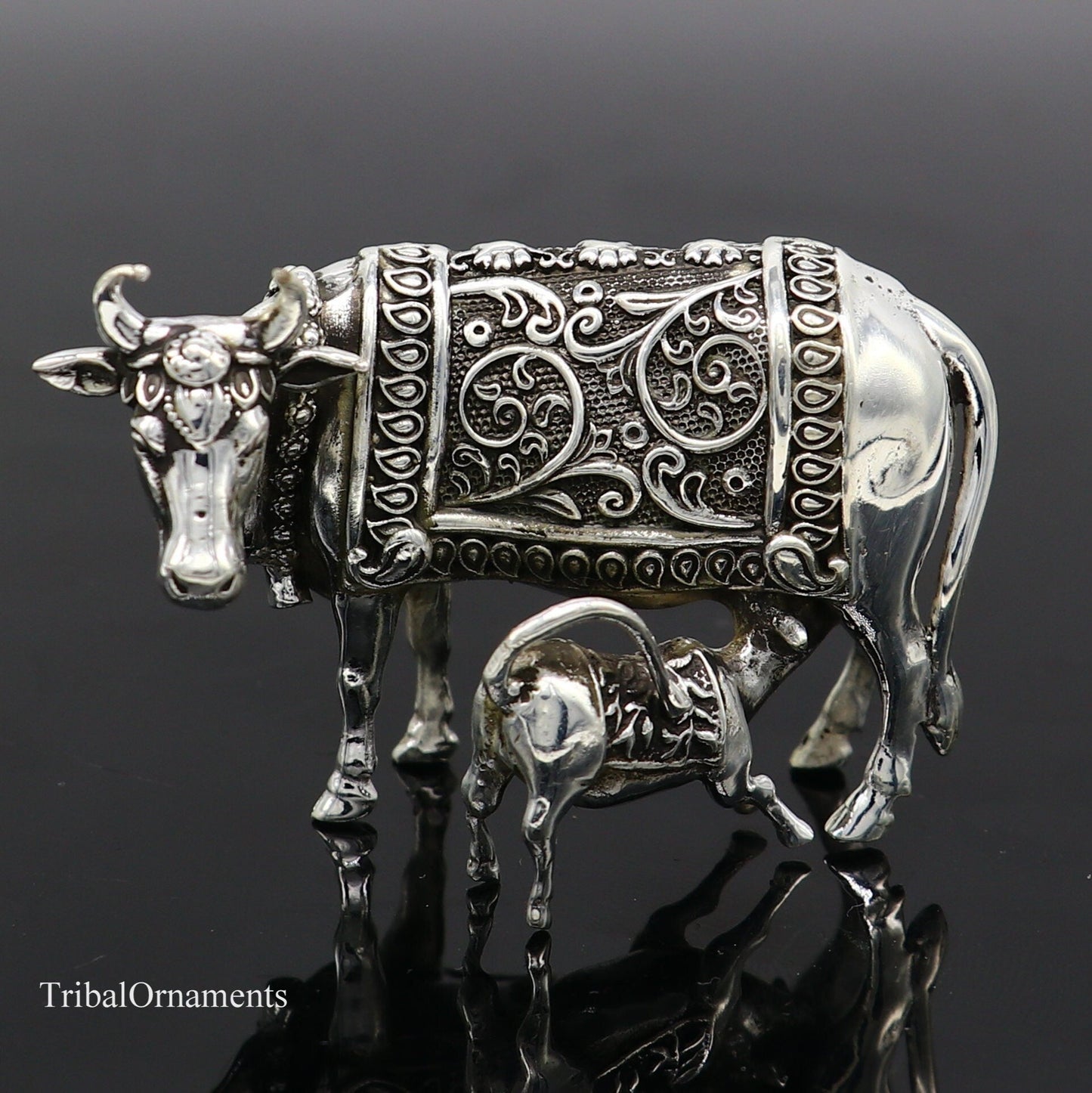 Divine cow with calf 925 sterling silver vintage Nakshi work design Kamdhenu cow, deity's cow, wishing cow, silver worshipping puja art120 - TRIBAL ORNAMENTS