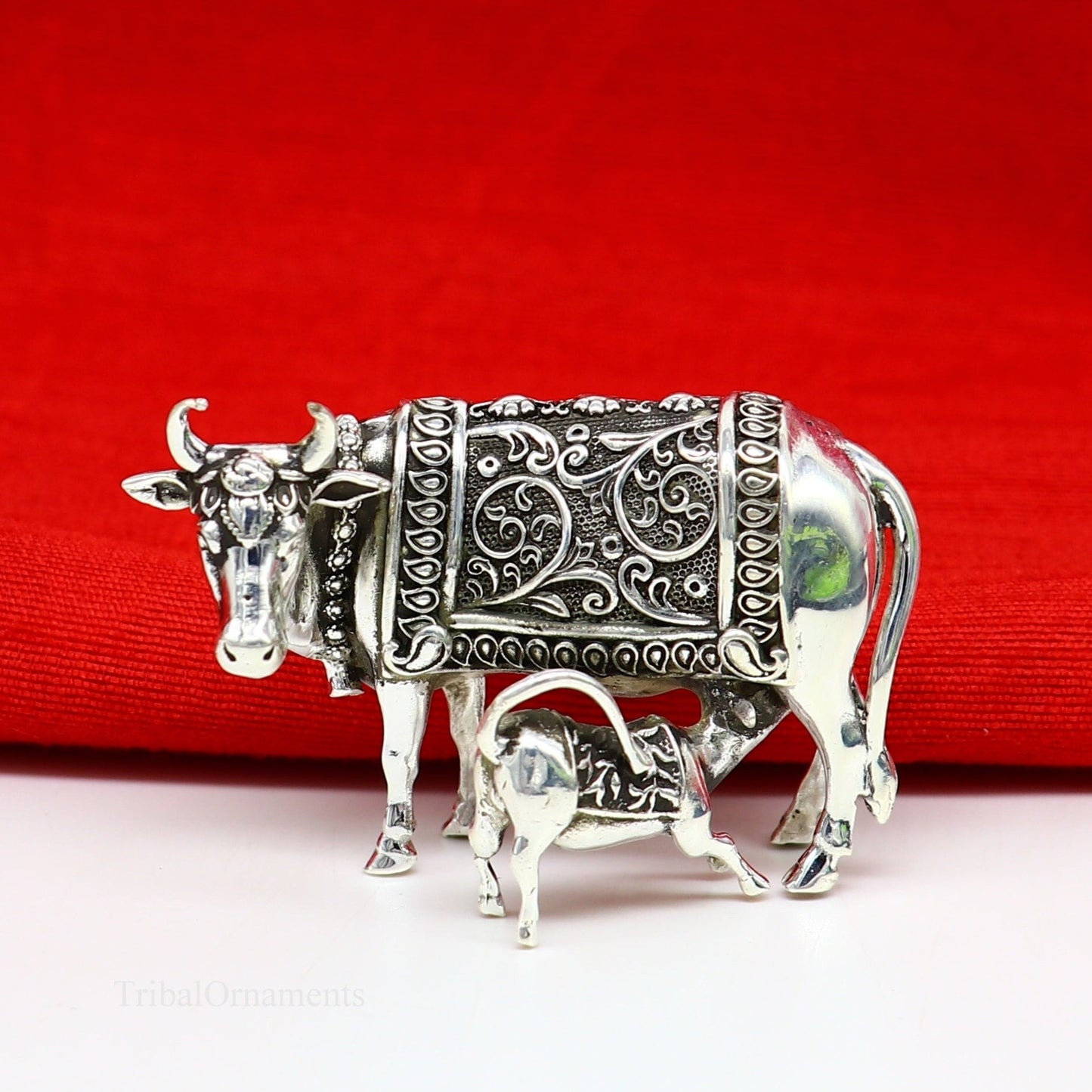 Divine cow with calf 925 sterling silver vintage Nakshi work design Kamdhenu cow, deity's cow, wishing cow, silver worshipping puja art120 - TRIBAL ORNAMENTS