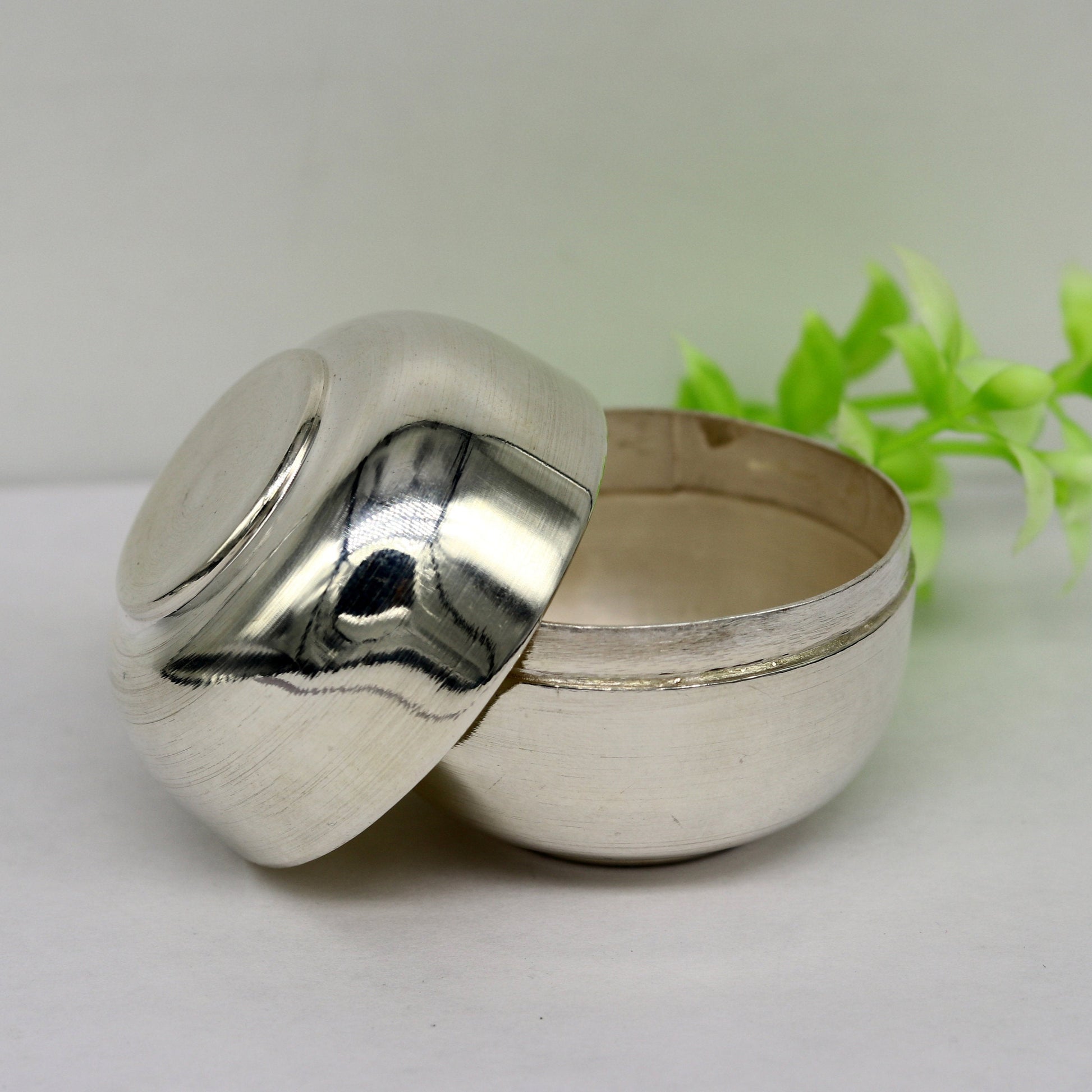999 fine silver handmade gorgeous small idol's Prasad box, trinket box, container box, brides sindur box, solid silver article utensil sv184 - TRIBAL ORNAMENTS