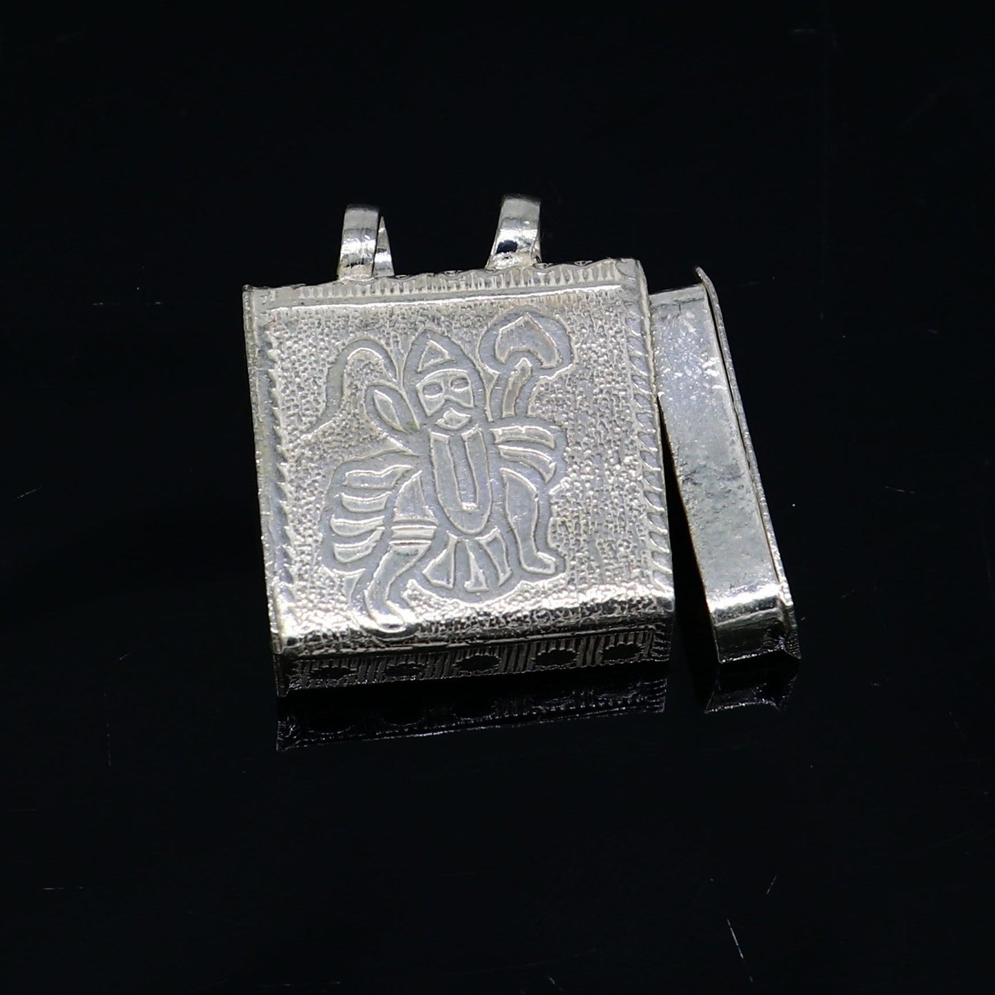 925 sterling silver handmade gorgeous Square shape handmade lord hanuman box amulet pendant, mantra box, silver tabiz for protection ssp662 - TRIBAL ORNAMENTS
