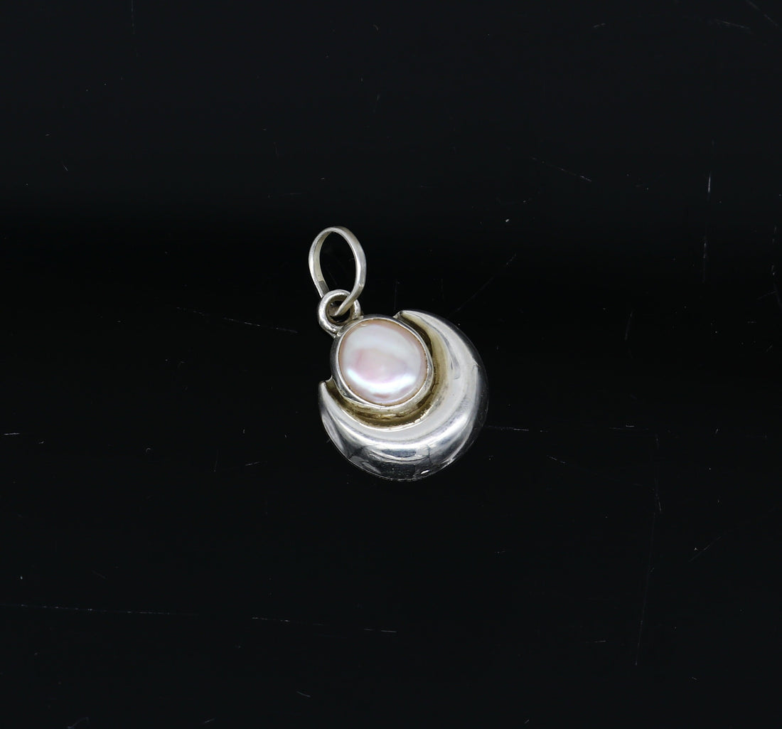 925 sterling silver handmade moon pendant with natural pearl, stunning unisex pearl moon pendant, best gifting jewelry from india ssp648 - TRIBAL ORNAMENTS