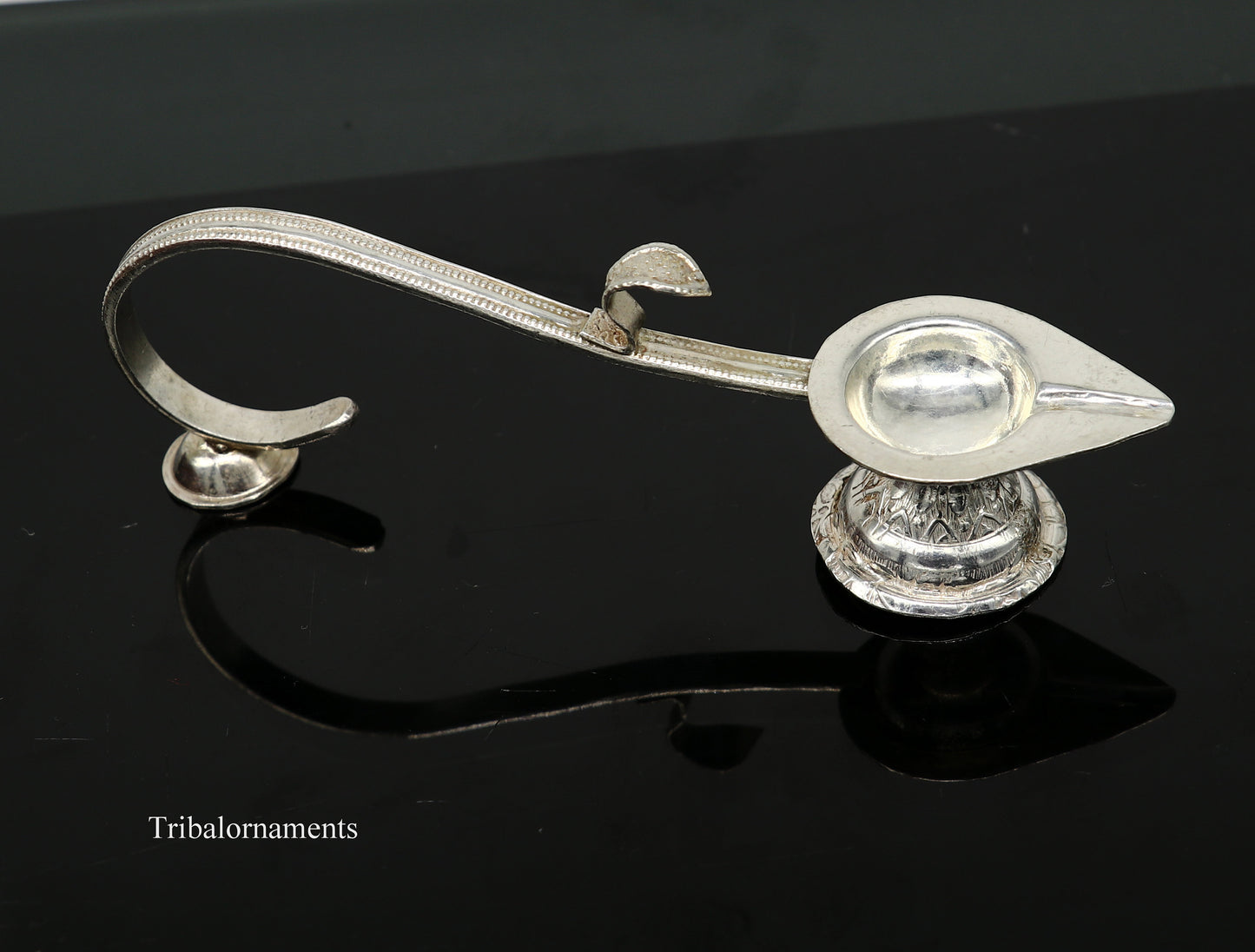 Solid Sterling silver handmade vintage design home temple art Aarti lamp /deepak, single deepak Aart lamp for temple accessories su372 - TRIBAL ORNAMENTS