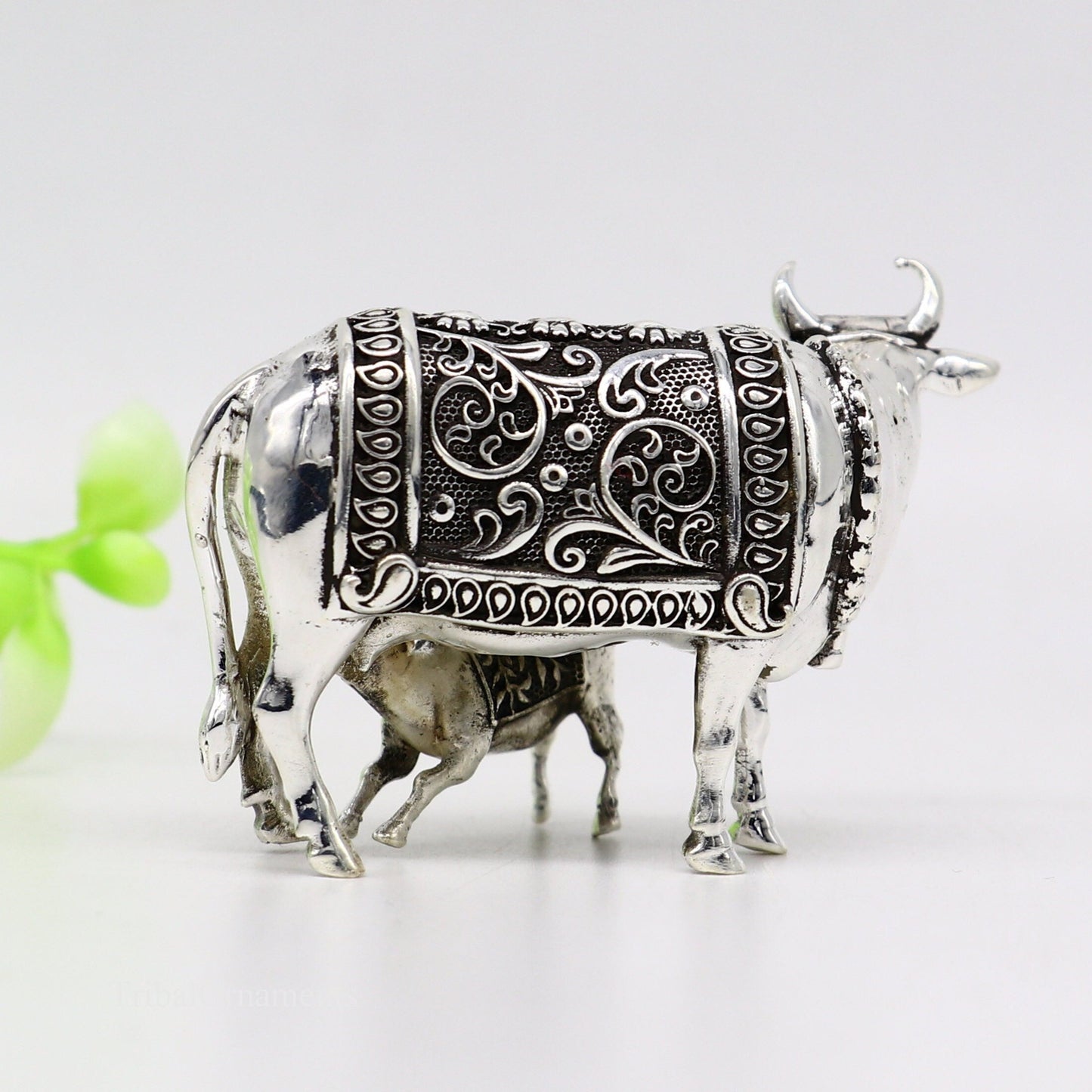 Divine cow with calf 925 sterling silver vintage Nakshi work design Kamdhenu cow, deity's cow, wishing cow, silver worshipping puja art120 - TRIBAL ORNAMENTS