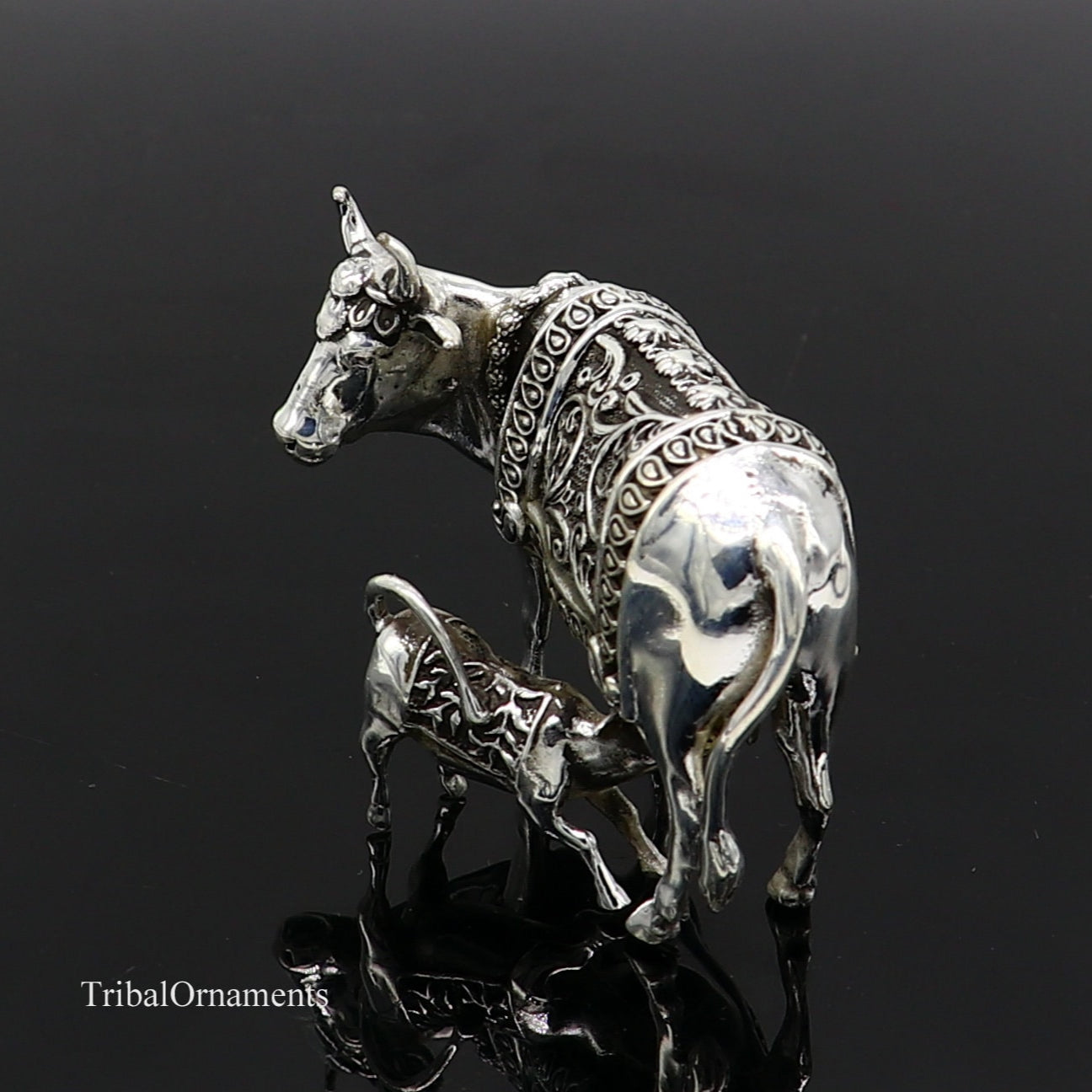 Divine cow with calf 925 sterling silver vintage Nakshi work design Kamdhenu cow, deity's cow, wishing cow, silver worshipping puja art115 - TRIBAL ORNAMENTS