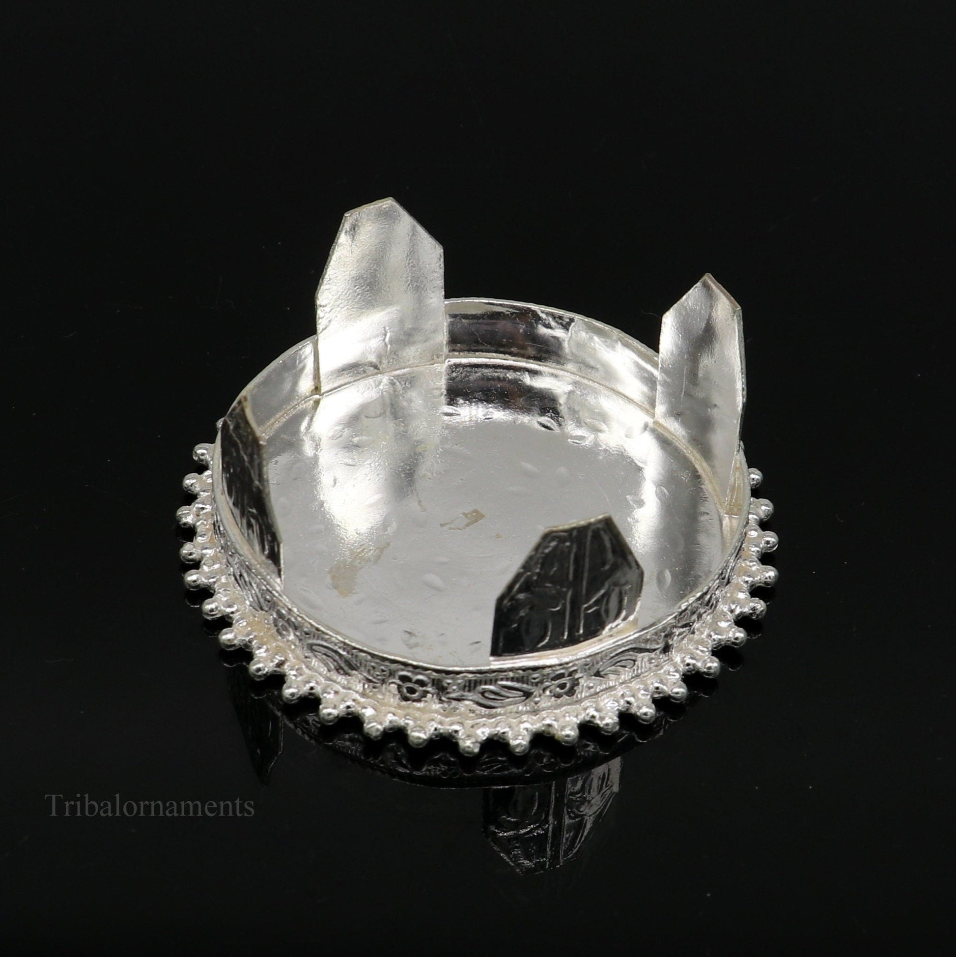 Vintage design Sterling silver handmade customize small round shape table/bazot/chouki, excellent home puja utensils temple art su429 - TRIBAL ORNAMENTS