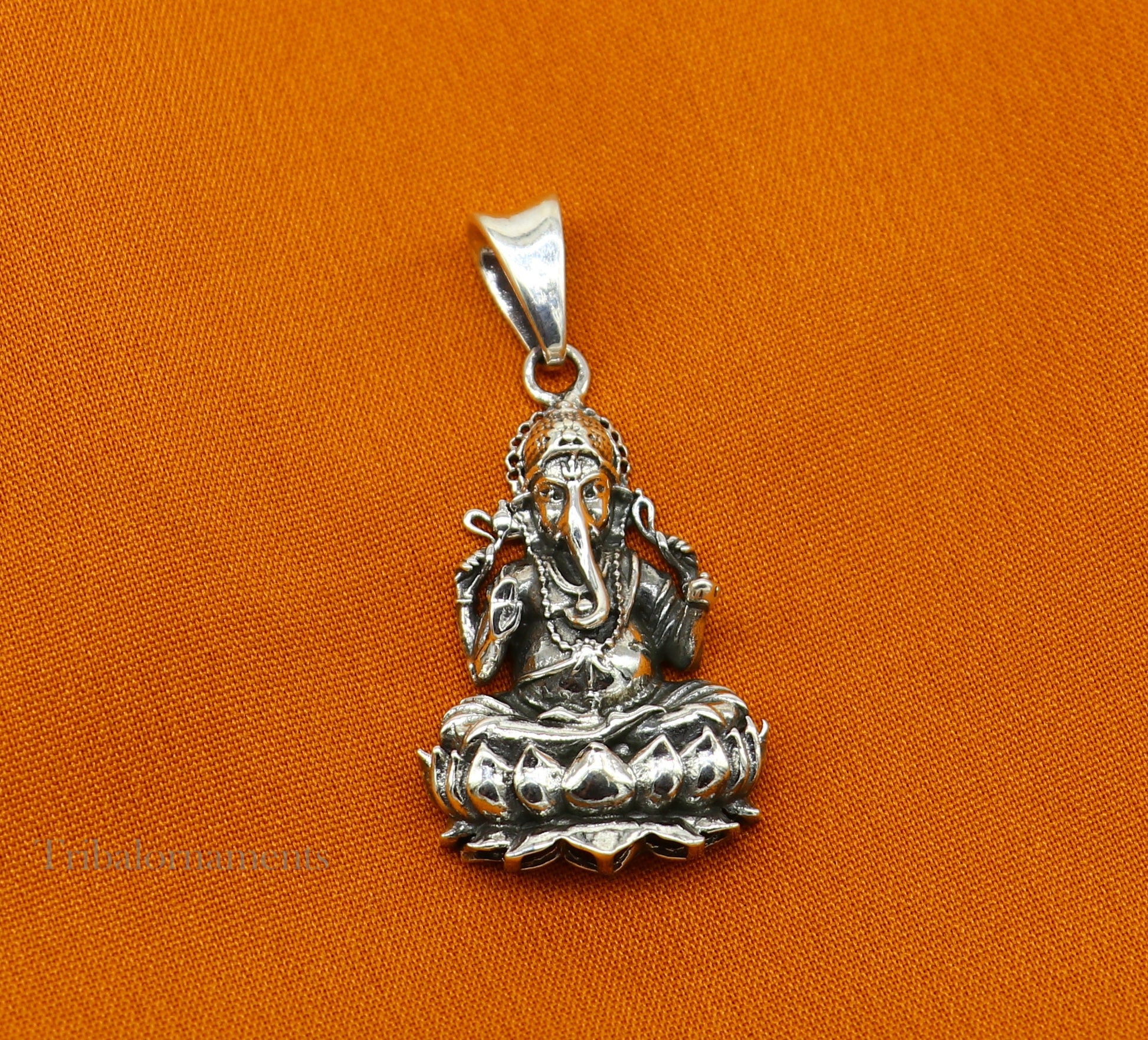 Divine lord Ganesha sitting on lotus blessing pendant, excellent vintage designer 925 sterling silver handmade jewelry from india ssp959 - TRIBAL ORNAMENTS