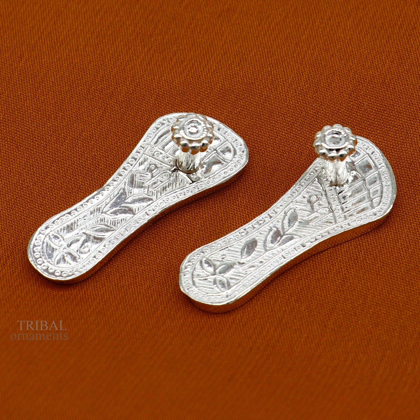1.5" sterling silver handmade idols Charan paduka,slippers for idol krishna, laddu gopala, little krishna or Vshnu Narayana puja art su644 - TRIBAL ORNAMENTS