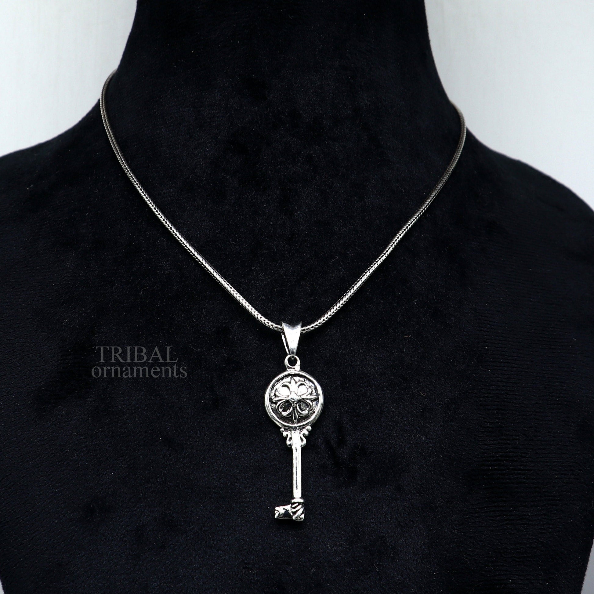 925 sterling silver vintage style handmade key pendant, amazing fancy stylish attractive pendant for boy's and girl's  ssp1607 - TRIBAL ORNAMENTS