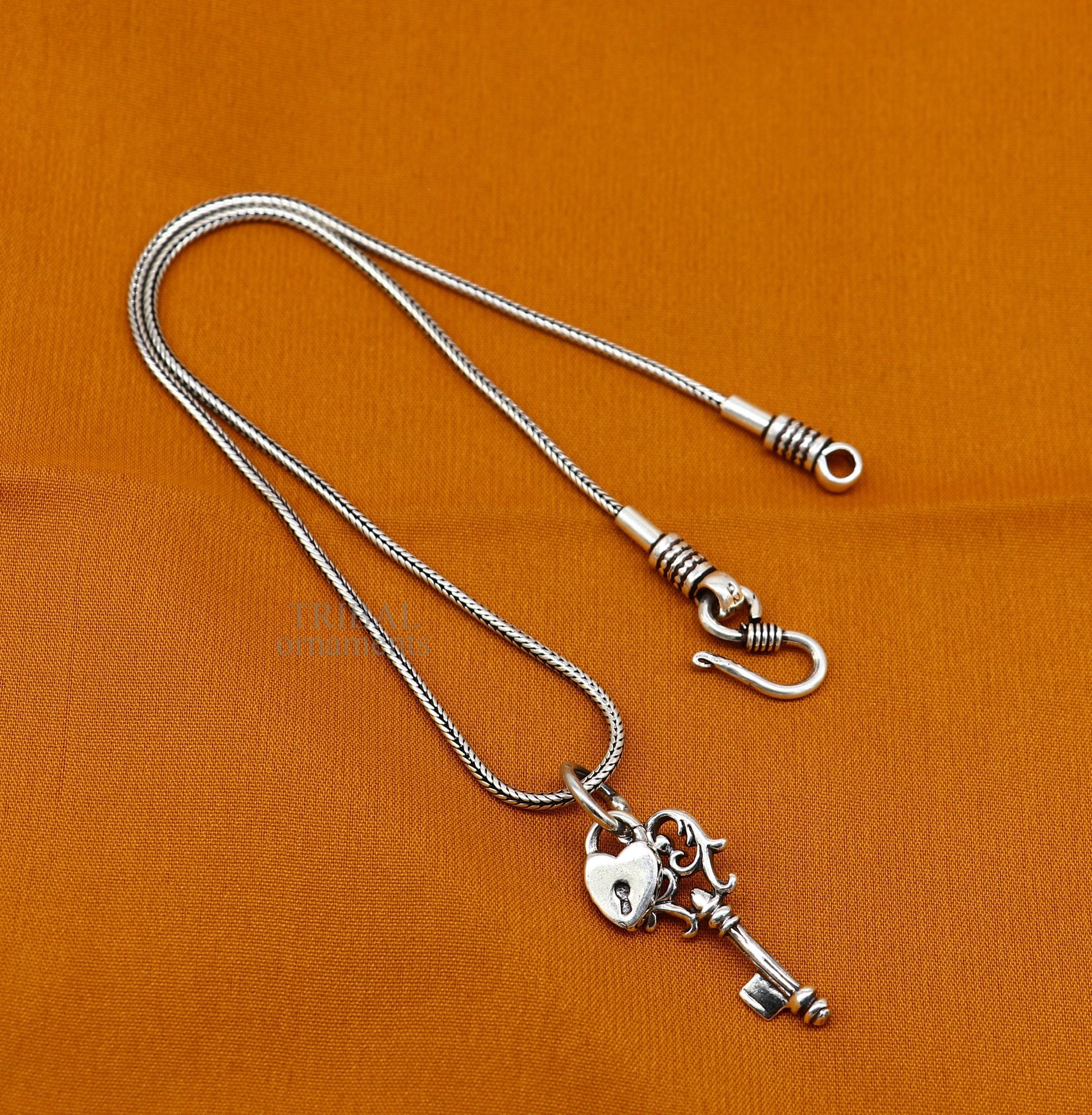 925 sterling silver vintage style handmade key and lock pendant, amazing fancy stylish attractive pendant for boy's and girl's  ssp1632 - TRIBAL ORNAMENTS