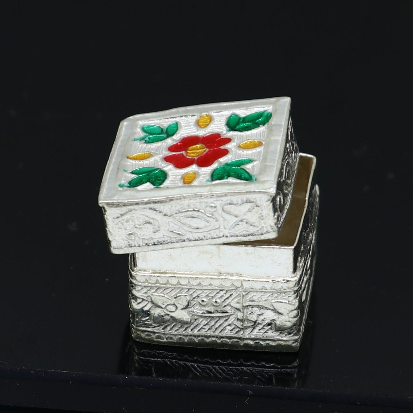Vintage style 925 sterling silver handmade gorgeous square shape small trinket kajal box, casket box, container box, silver article stb359 - TRIBAL ORNAMENTS